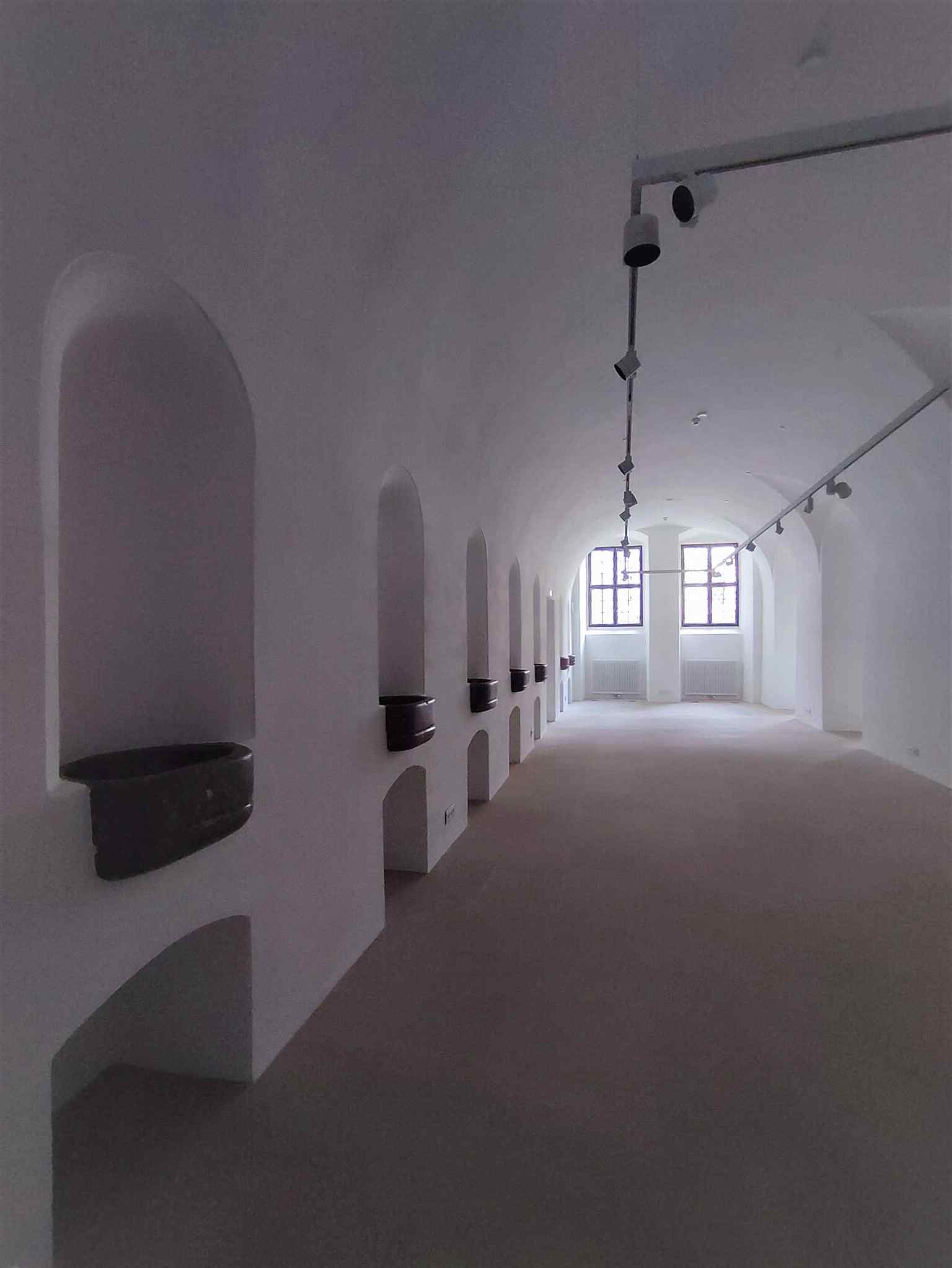 Einer der Prunksäle im Piano Nobile des Palais zeigt Carlones Fresko ‘Versammlung der olympischen Götter’, eine Variante eines Werkes, das er zuvor für ein Wiener Palais geschaffen hatte.
