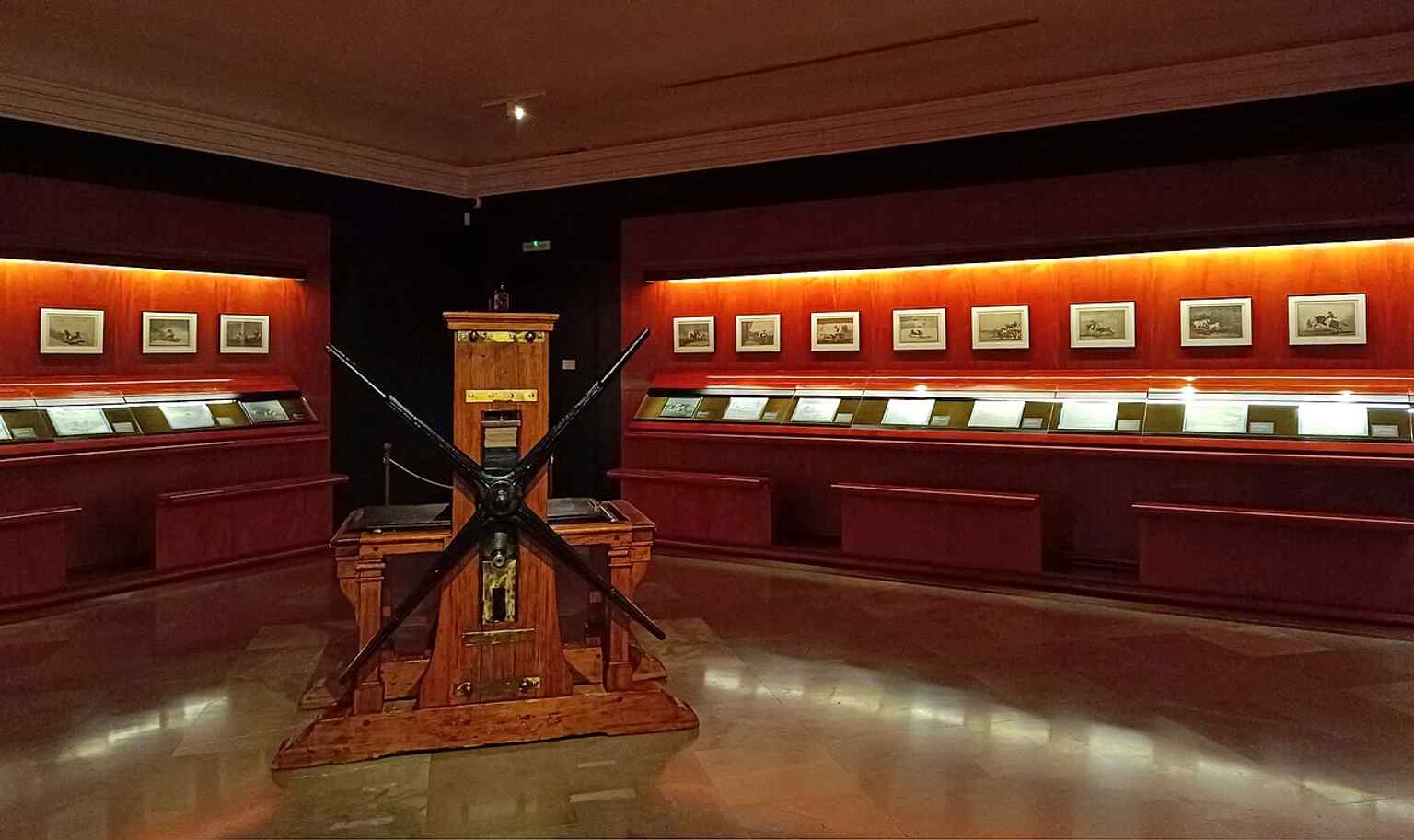A different interior view of the Academy’s galleries, where centuries of Spanish art are displayed under one roof.