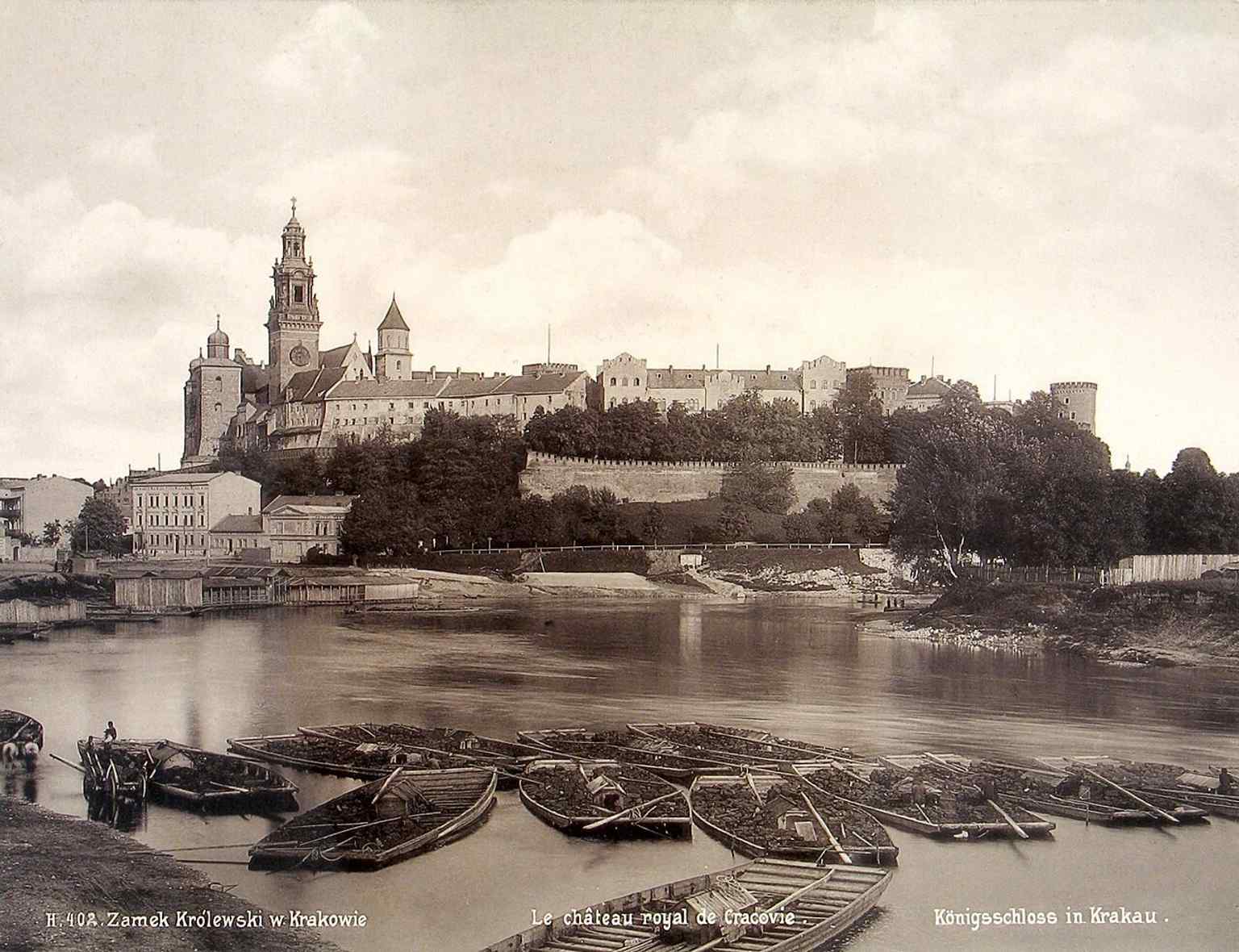 A 1900 view of Wawel above the Vistula — the hill’s dramatic setting helped make the royal residence both a fortress and a symbol of Kraków.