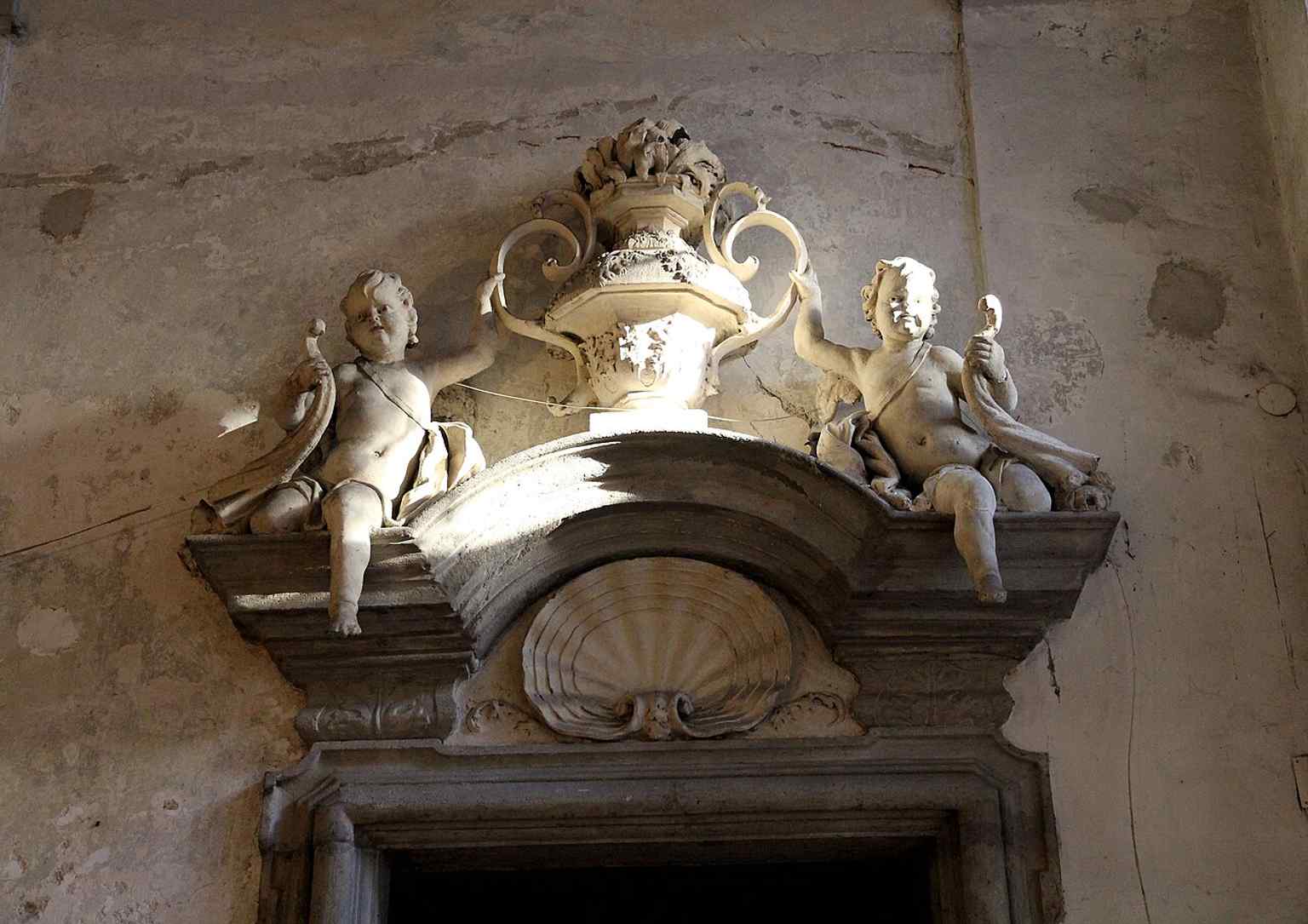 Another ground-floor detail that helps show the decorative craftsmanship used throughout the palace interiors.