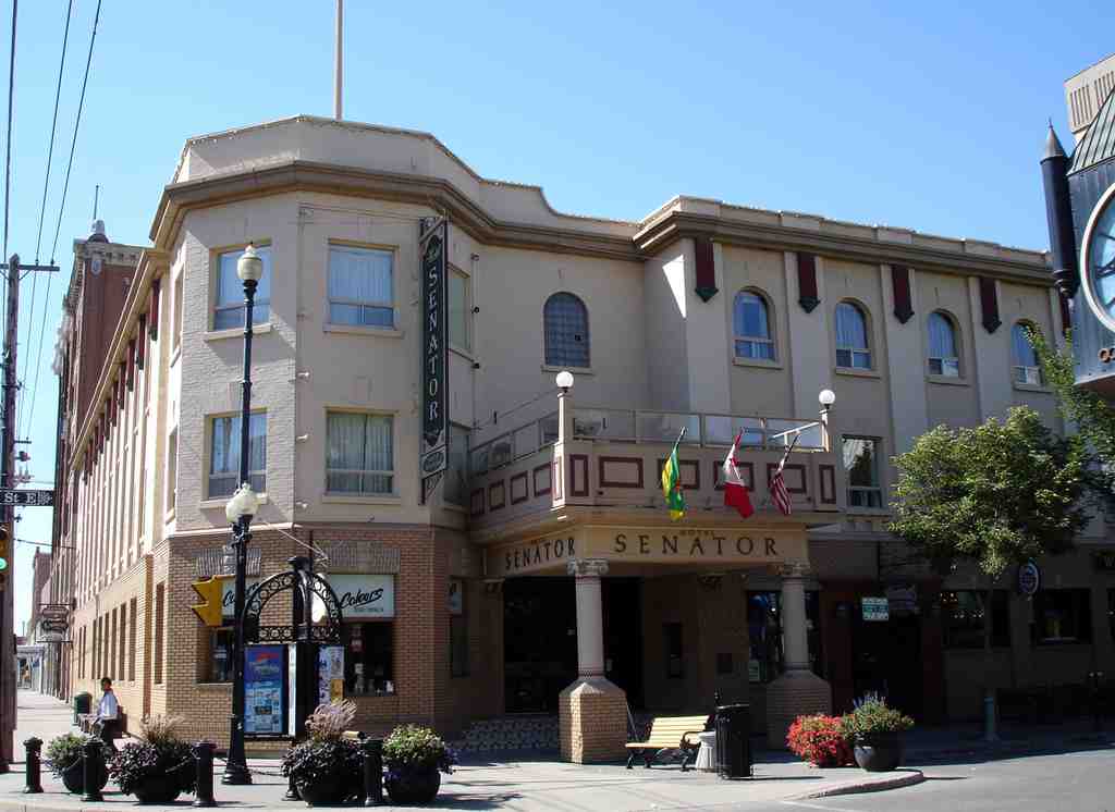 Hotel Senator