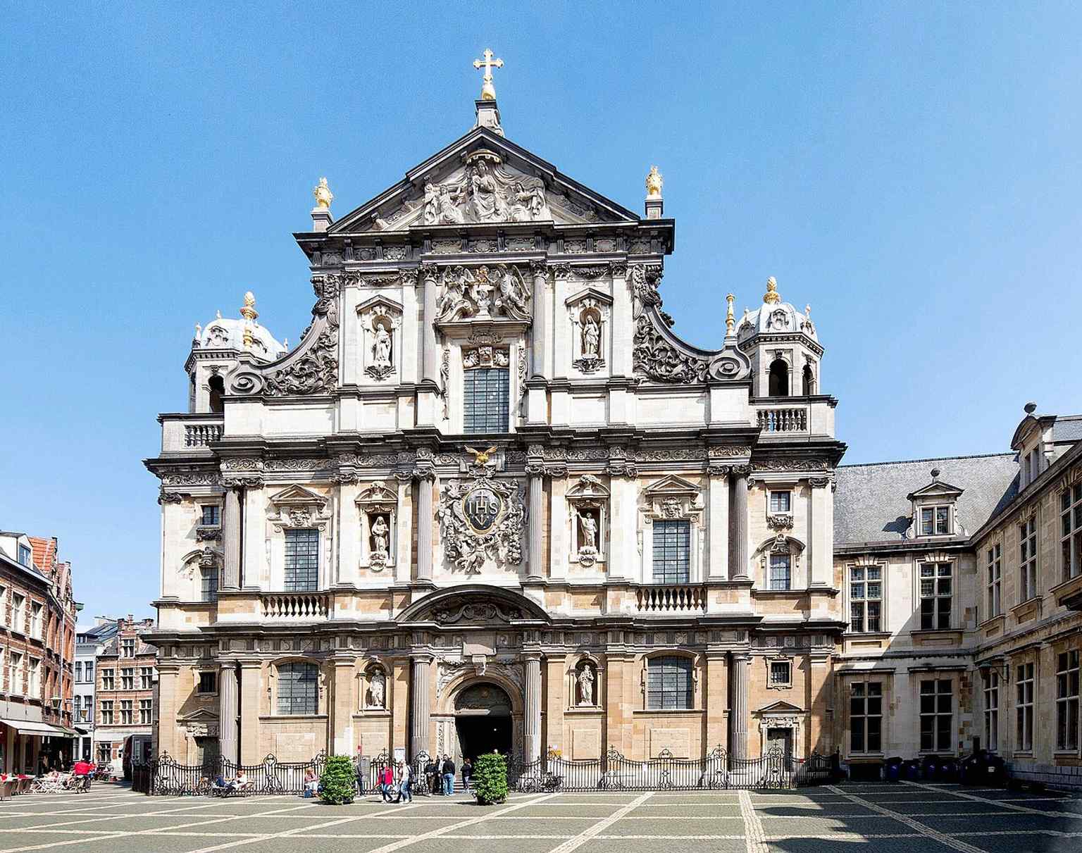 The church’s western front in Antwerp’s historic centre, a key example of Counter-Reformation Baroque grandeur.