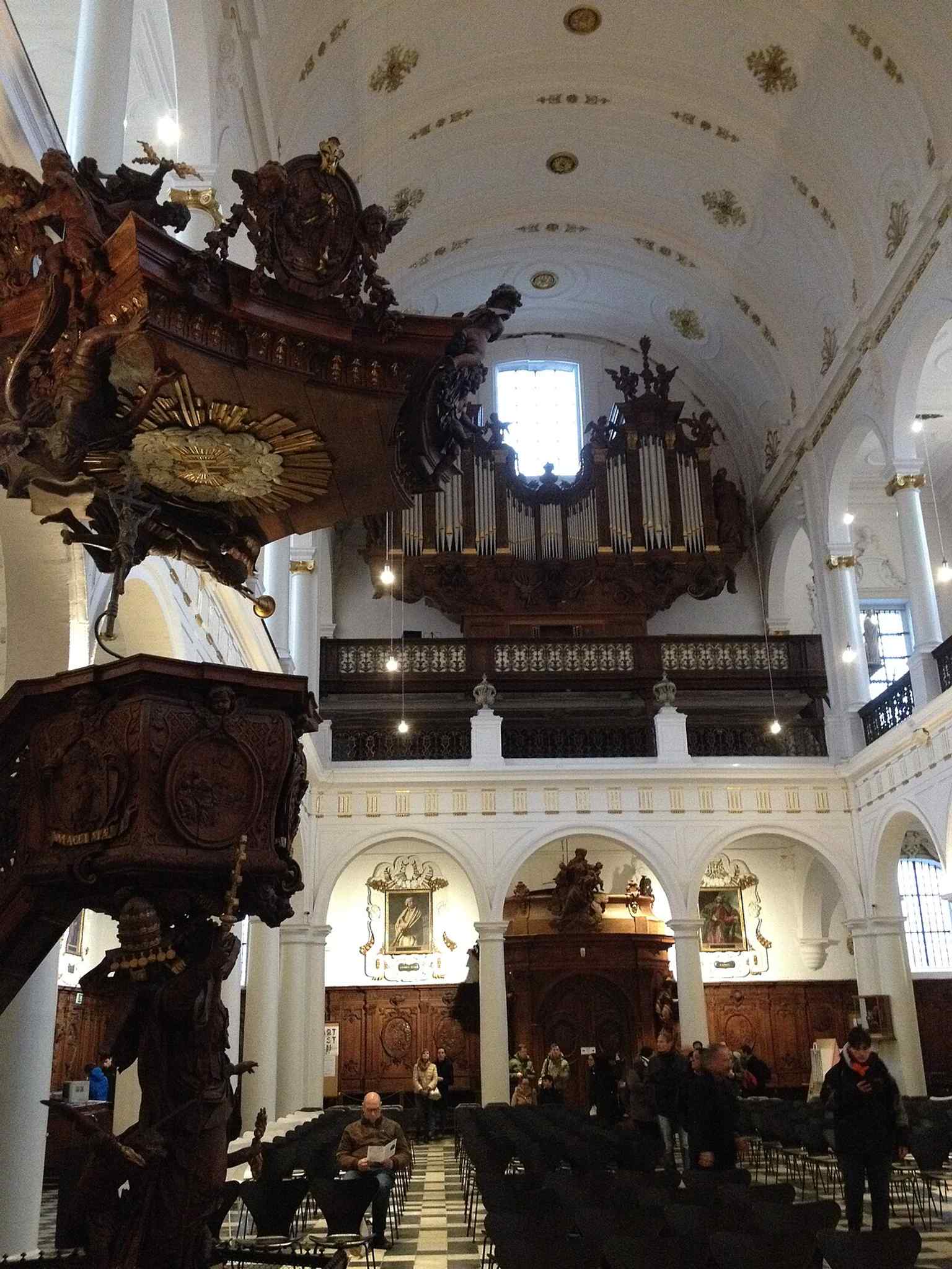 Another interior angle that helps show the basilica layout with side aisles and galleries above them.