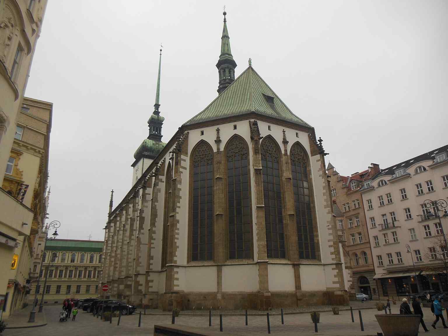 A clear full view of St. James Church on Jakubské náměstí, showing the soaring tower that dominates Brno’s old town skyline.