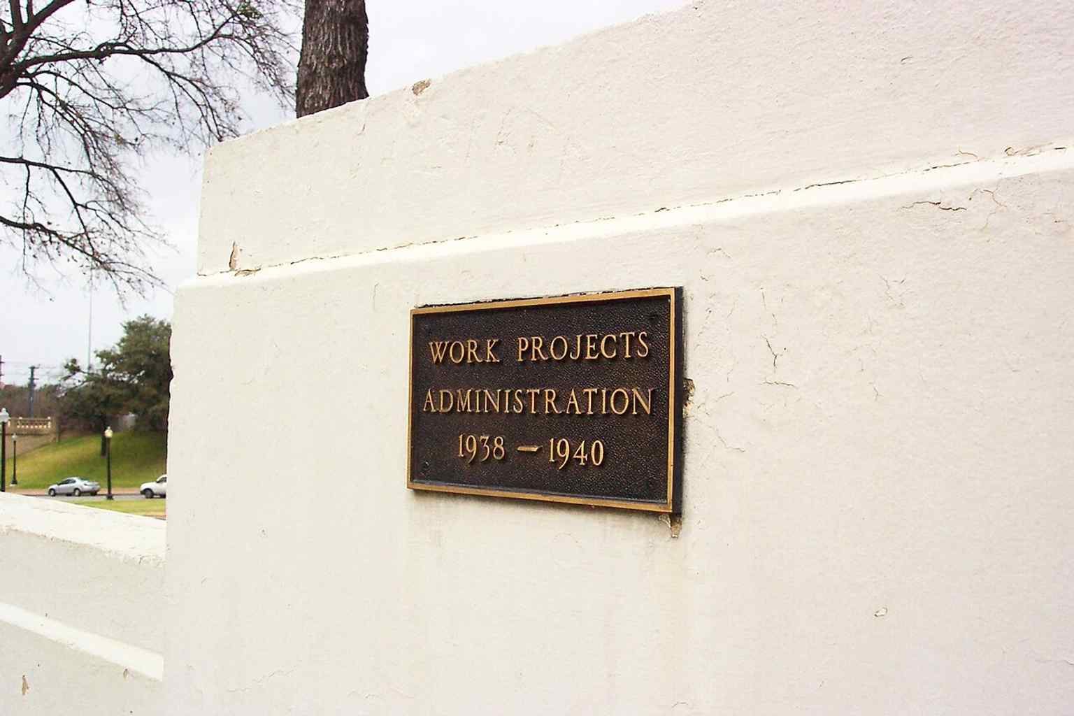The WPA plaque sits beside the reflecting pool and explains Dealey Plaza’s 1930s public-works origins.
