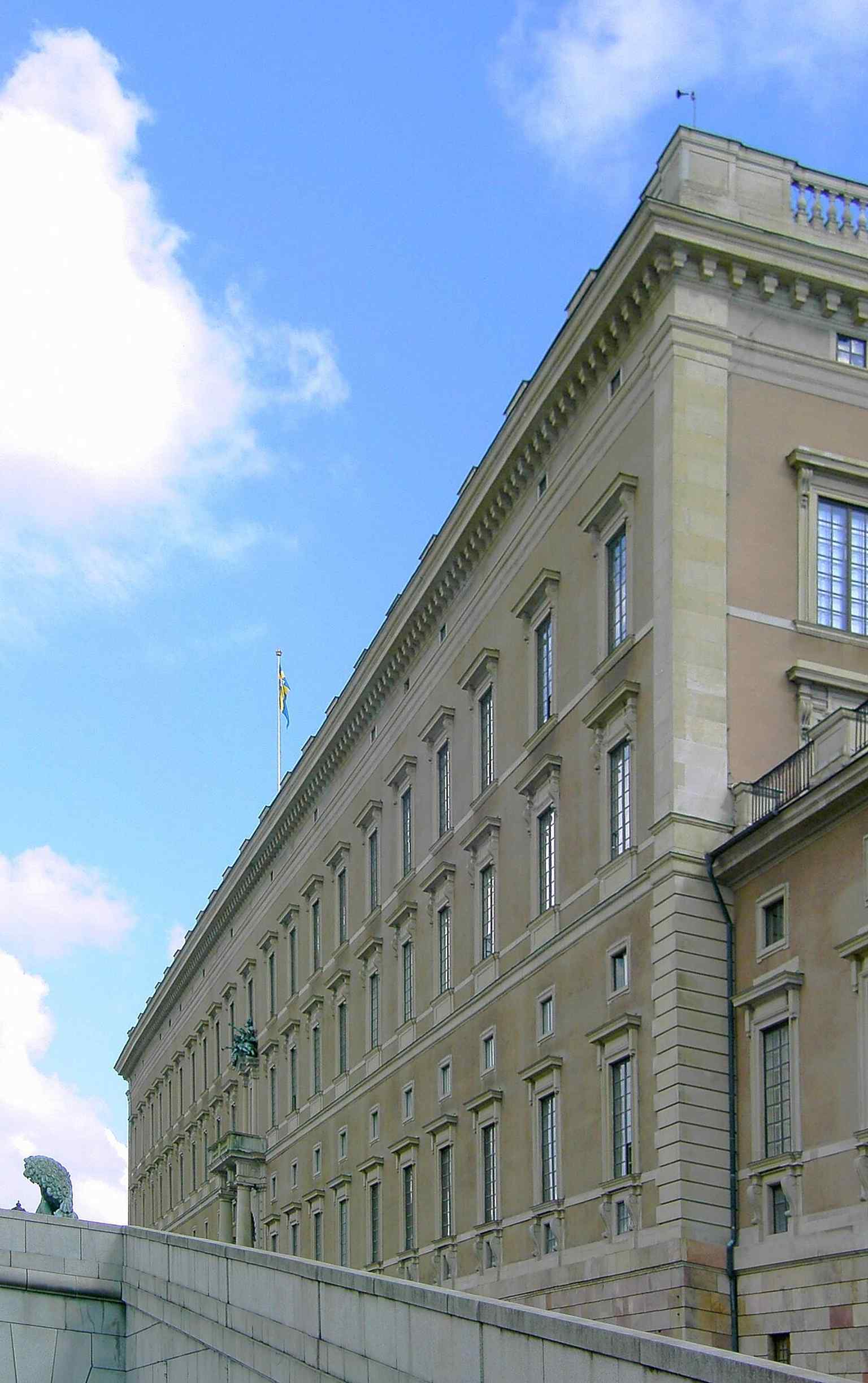 A dramatic full-height view along Lejonbacken, the northern approach where the palace’s power-symbol lions stand guard.