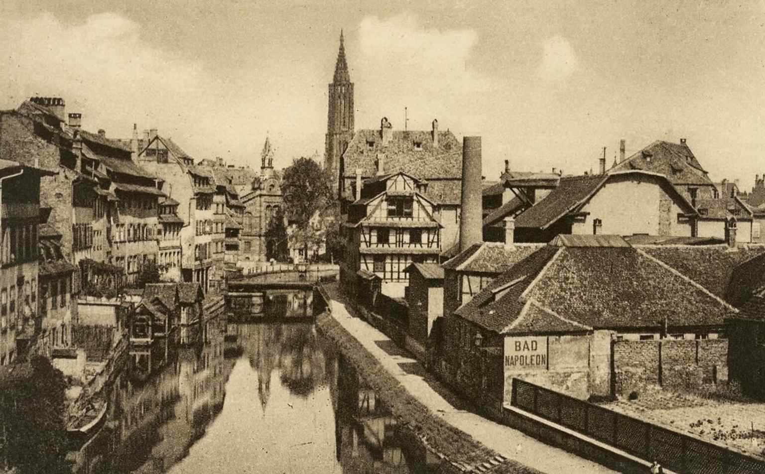 A 1920 postcard view of the quai de la Petite France, useful for showing how the district looked in the early 20th century.