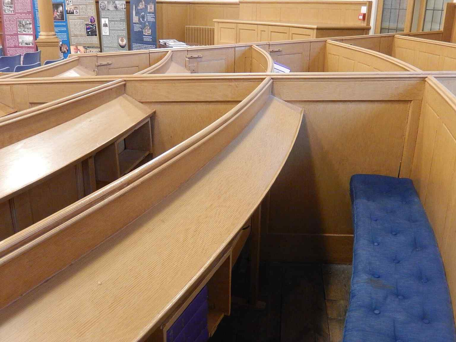 Original box pews survive here, a Georgian feature that helps evoke how St Andrew’s looked before later refurbishments.