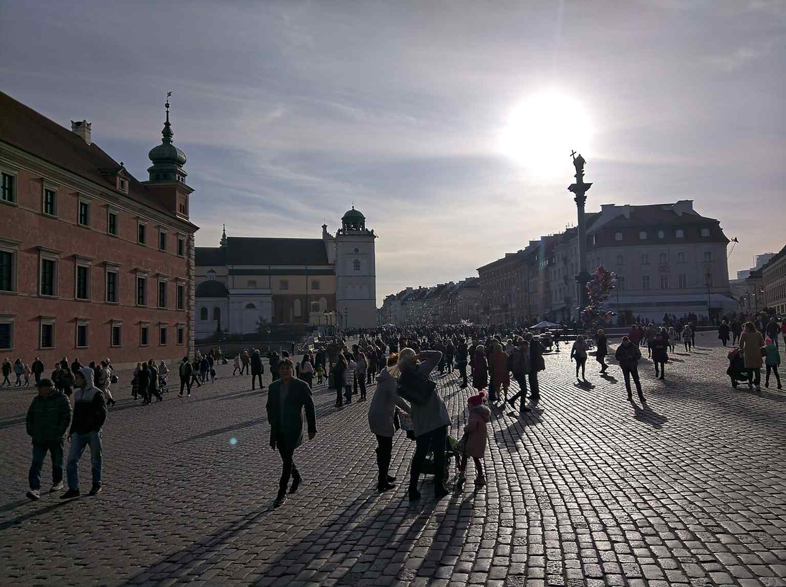 A view toward Krakowskie Przedmieście, matching the historical orientation of the monument before the wartime destruction and rebuilding.