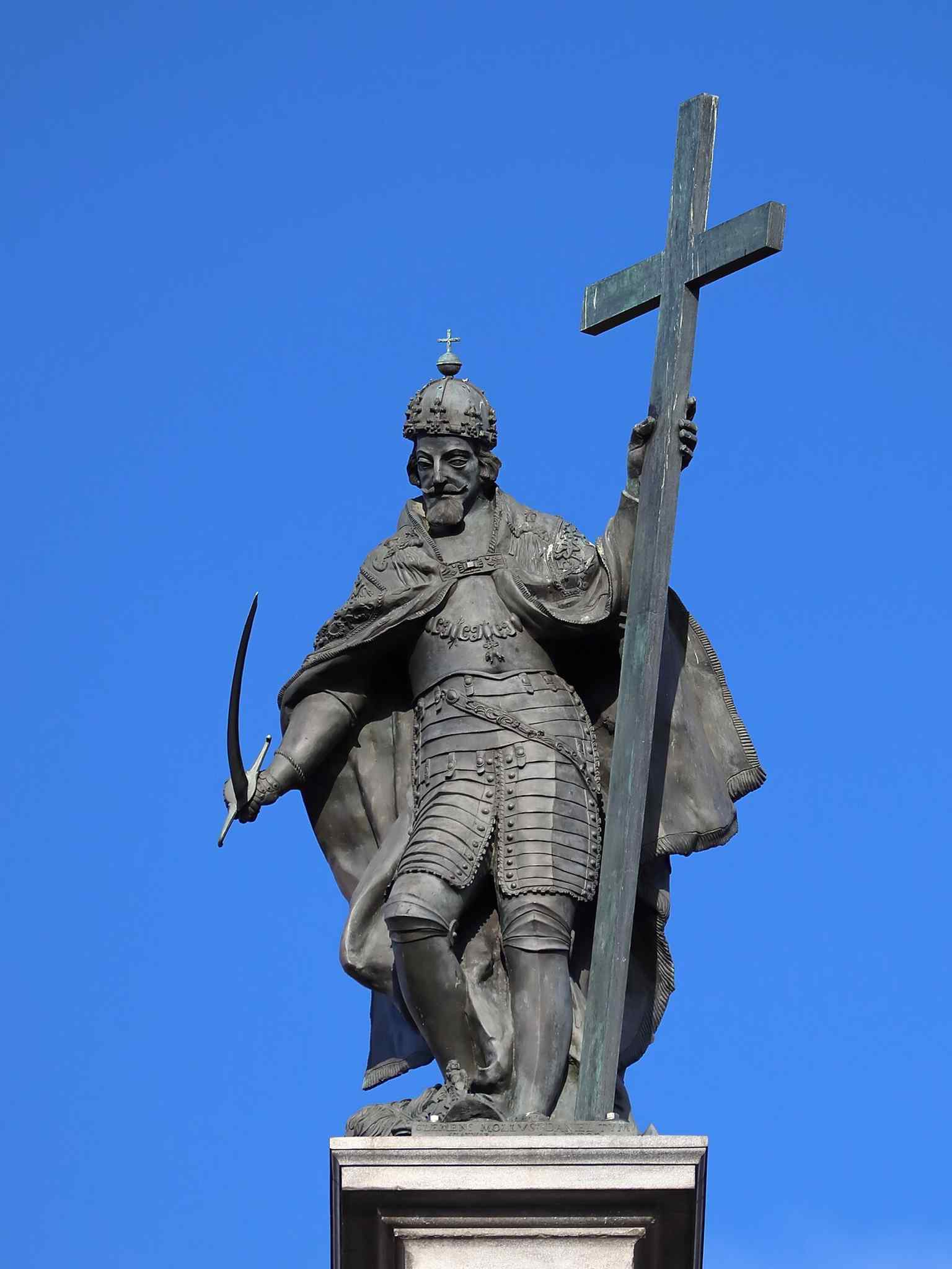 The restored king figure in sharp detail — a good image for the postwar reconstruction completed in 1949.