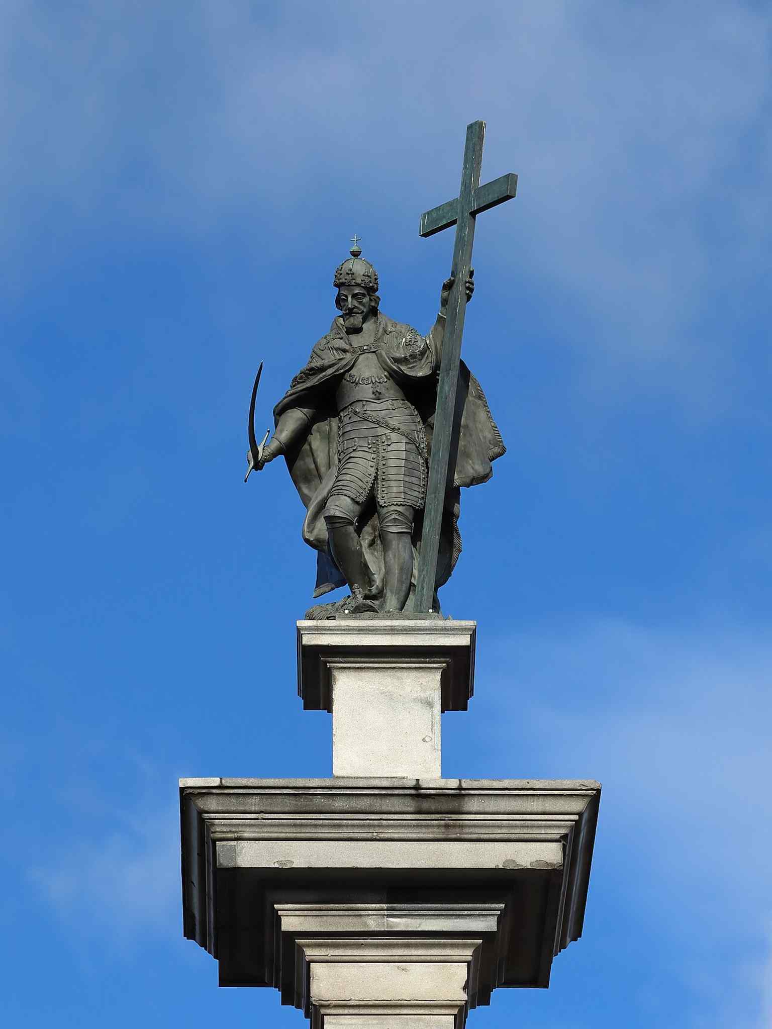 Another close detail of the monument’s bronze ruler, emphasizing the sword, cross, and royal regalia described in the source.
