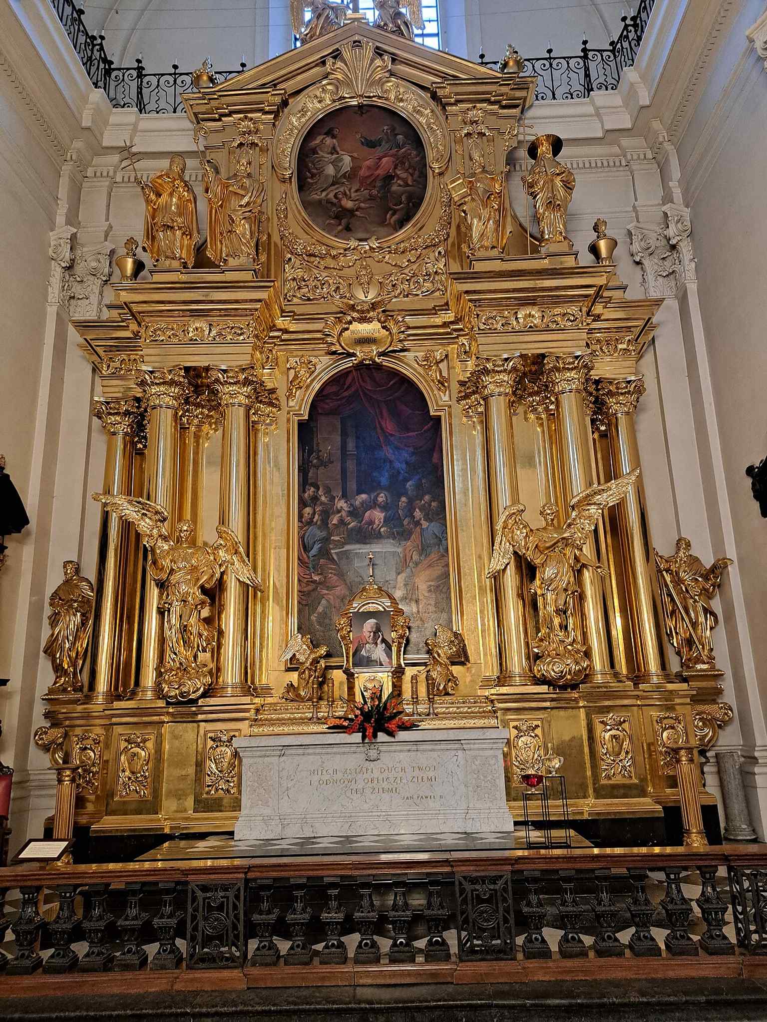 The Blessed Sacrament altar, tied to the basilica’s identity as an ‘Altar of the Homeland’ in modern Polish memory.