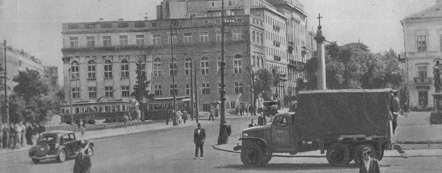 Late-1940s Warsaw on the square, just before postwar reconstruction reshaped the area.