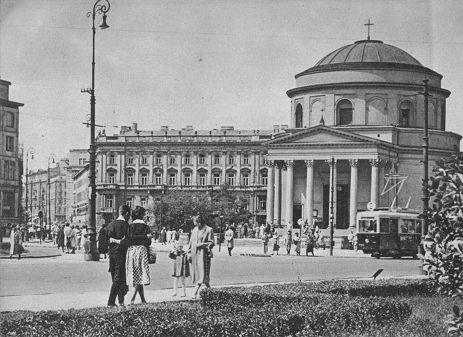 A 1960 view with a tram on Plac Trzech Krzyży, shortly before tram service disappeared from the square.