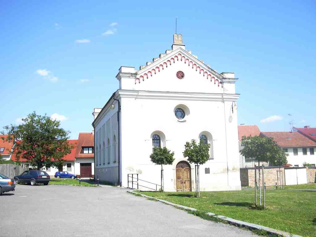Synagogue in Slavkov u Brna