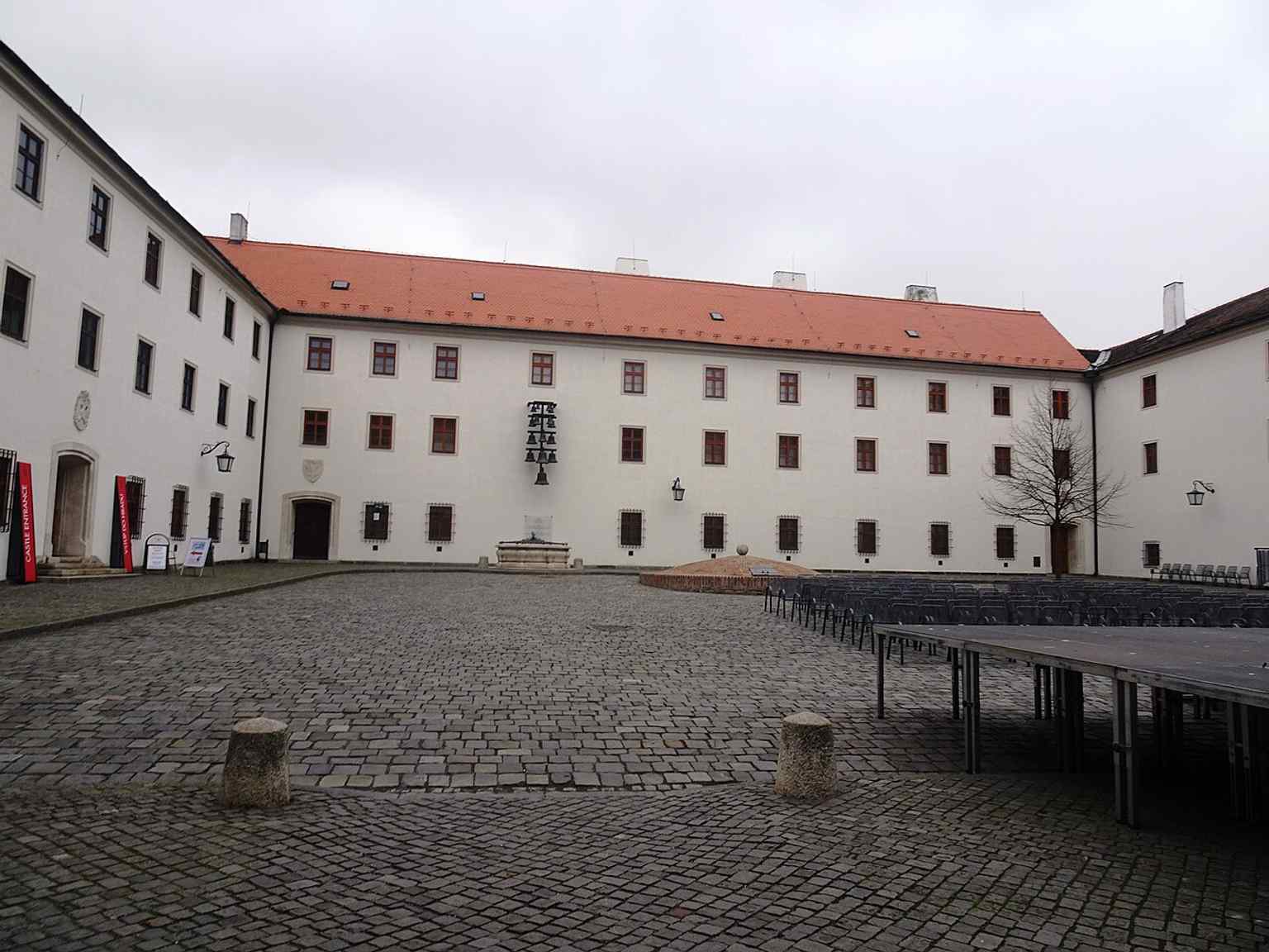 A wider view of the second courtyard, part of the fortress complex that later served as barracks and a museum setting.