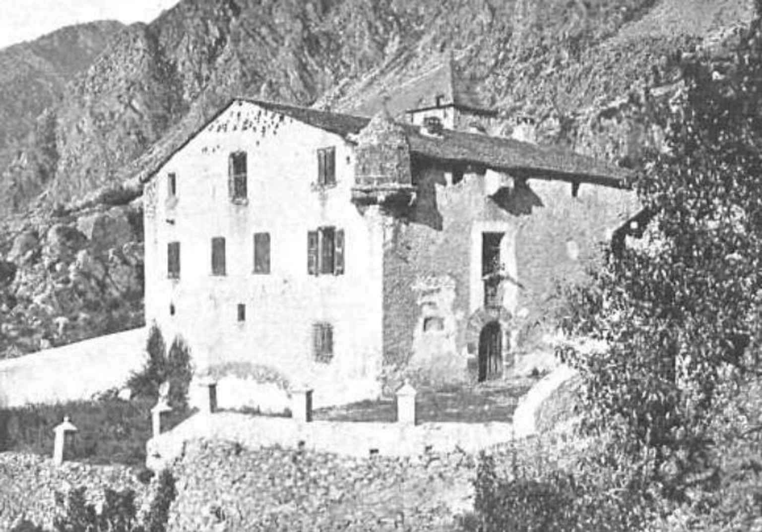Casa de la Vall in a 1907 print — a rare early view of Andorra’s former parliament house before the 20th-century restorations.
