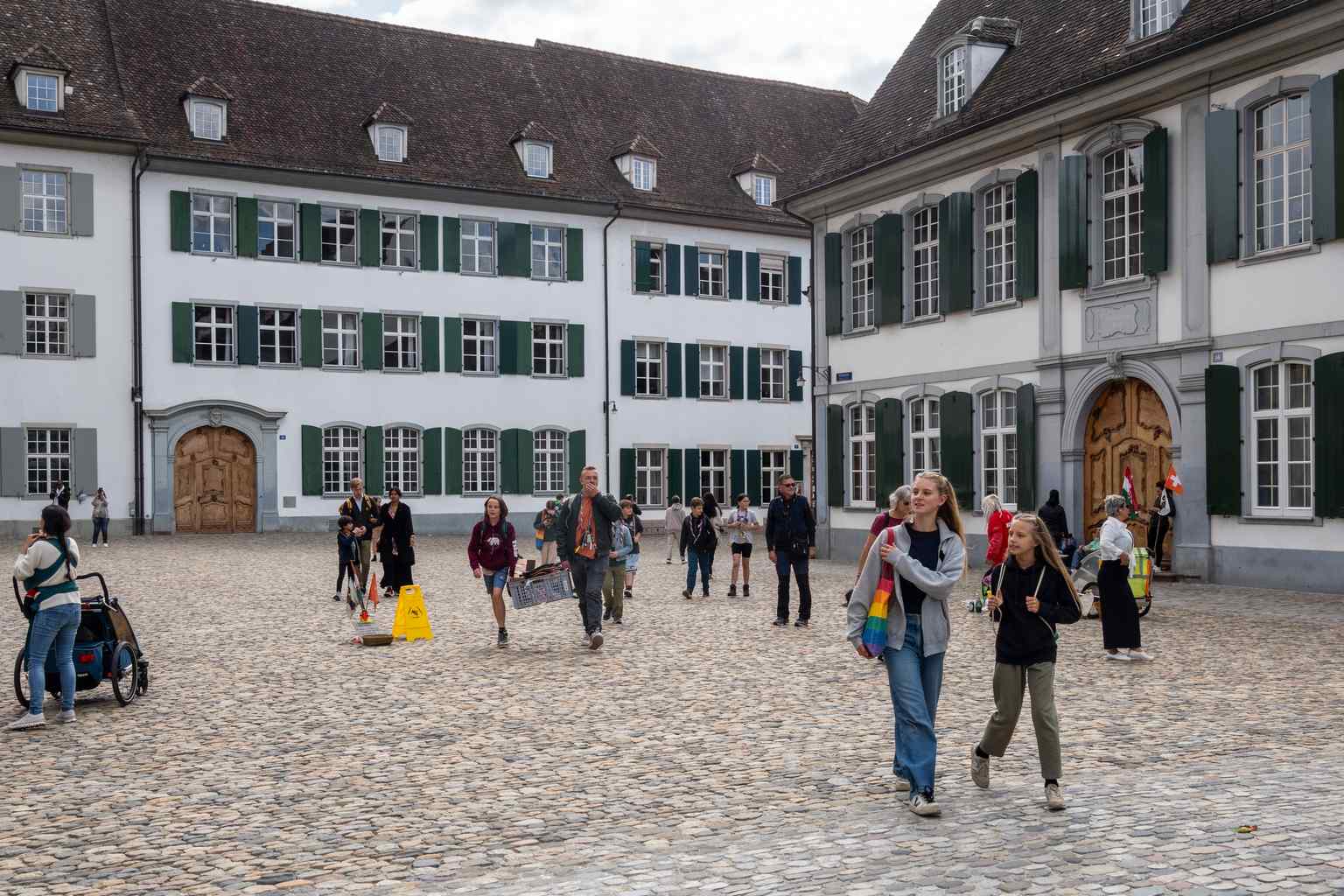 A serene view of the noble houses bordering the southeast corner of Münsterplatz, inviting visitors to linger and explore (2023).