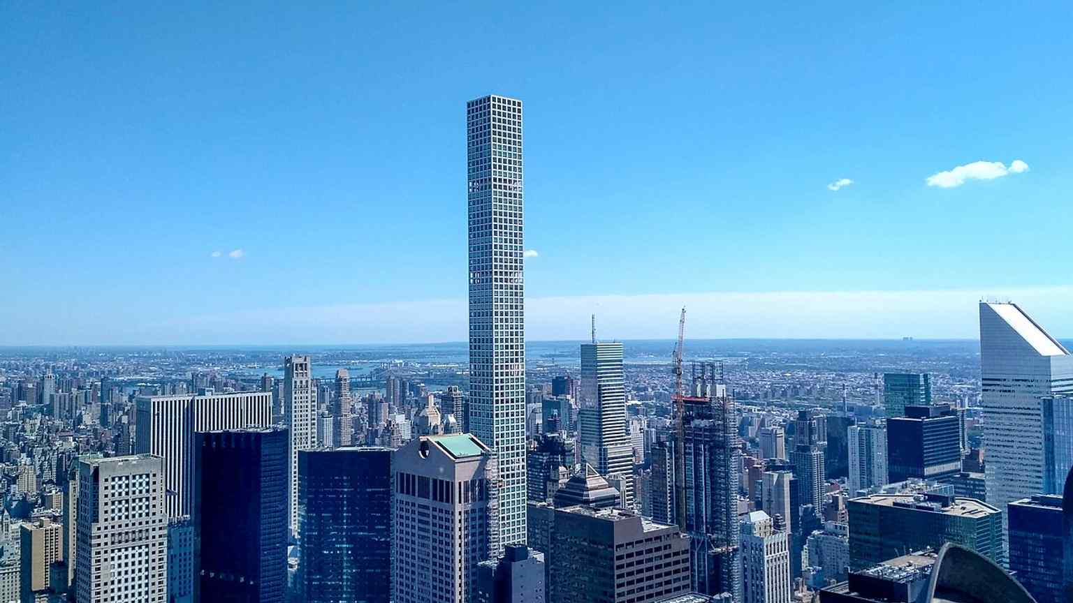 Seen from Top of the Rock, this view places 432 Park Avenue in the Midtown skyline where it became one of New York’s new supertalls.