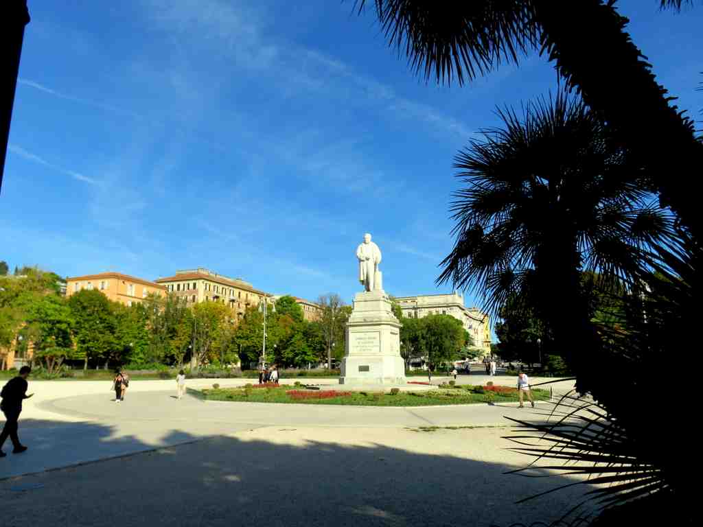 Piazza Cavour