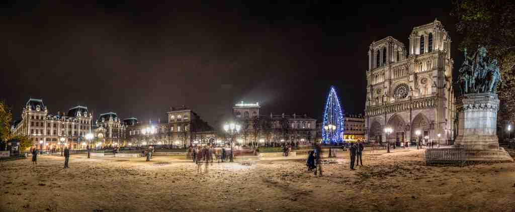 Parvis Notre-Dame – Place Jean-Paul II