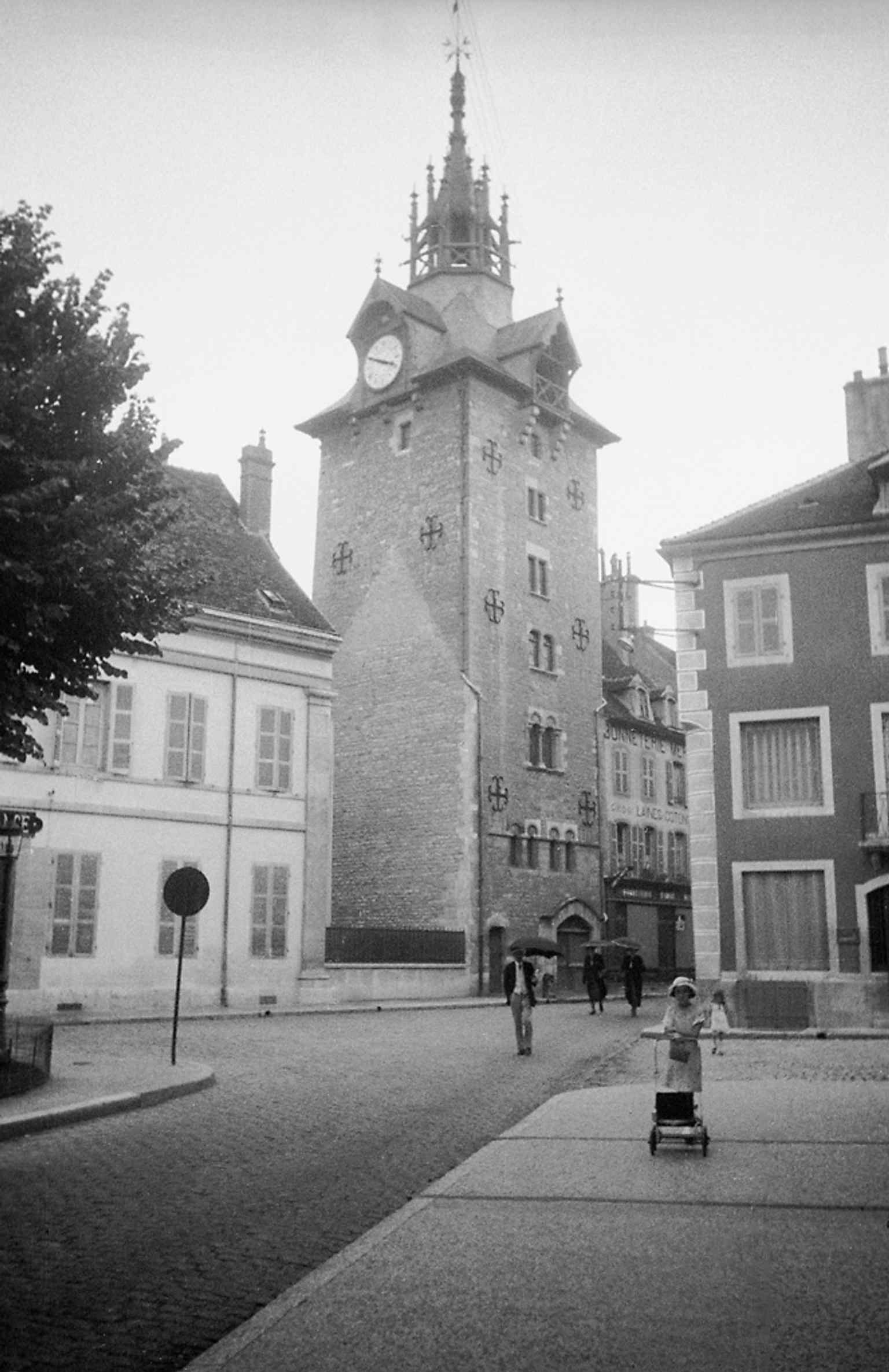 A street scene from 1937, illustrating the tower's long-standing presence as a symbol of Beaune's civic pride and independence, having been saved from demolition in 1750.