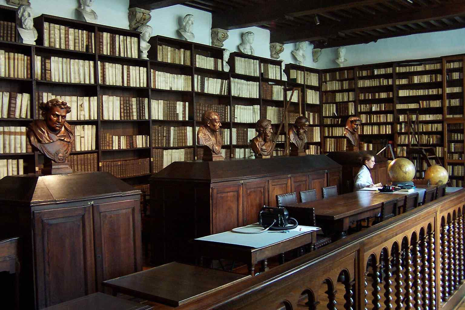The museum library, reflecting the family’s role as scholars as well as printers and preserving centuries of printed knowledge.