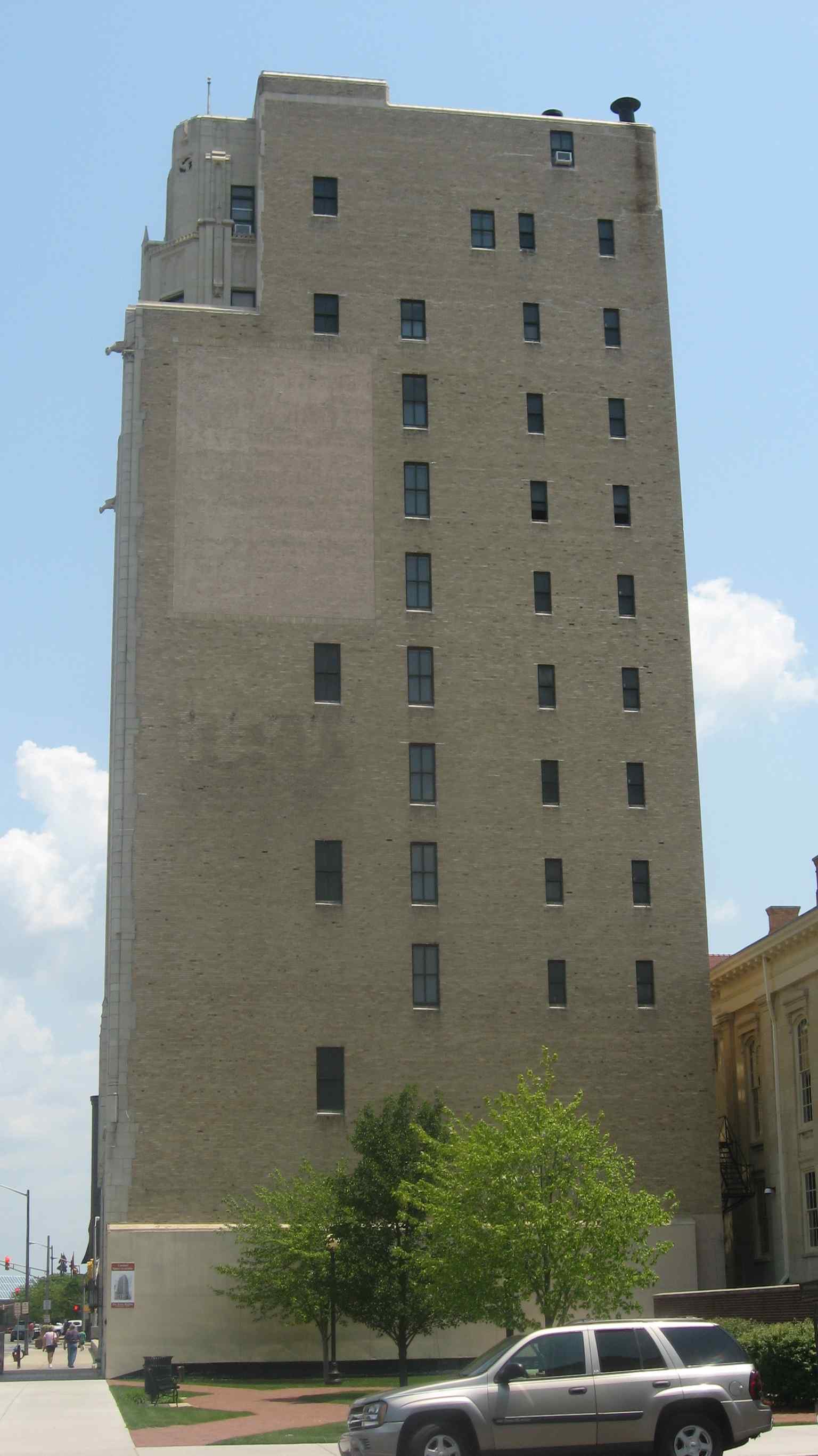 The western side of the Tower Building, which was originally intended to be a twin tower but was never built due to the 1929 Wall Street crash.