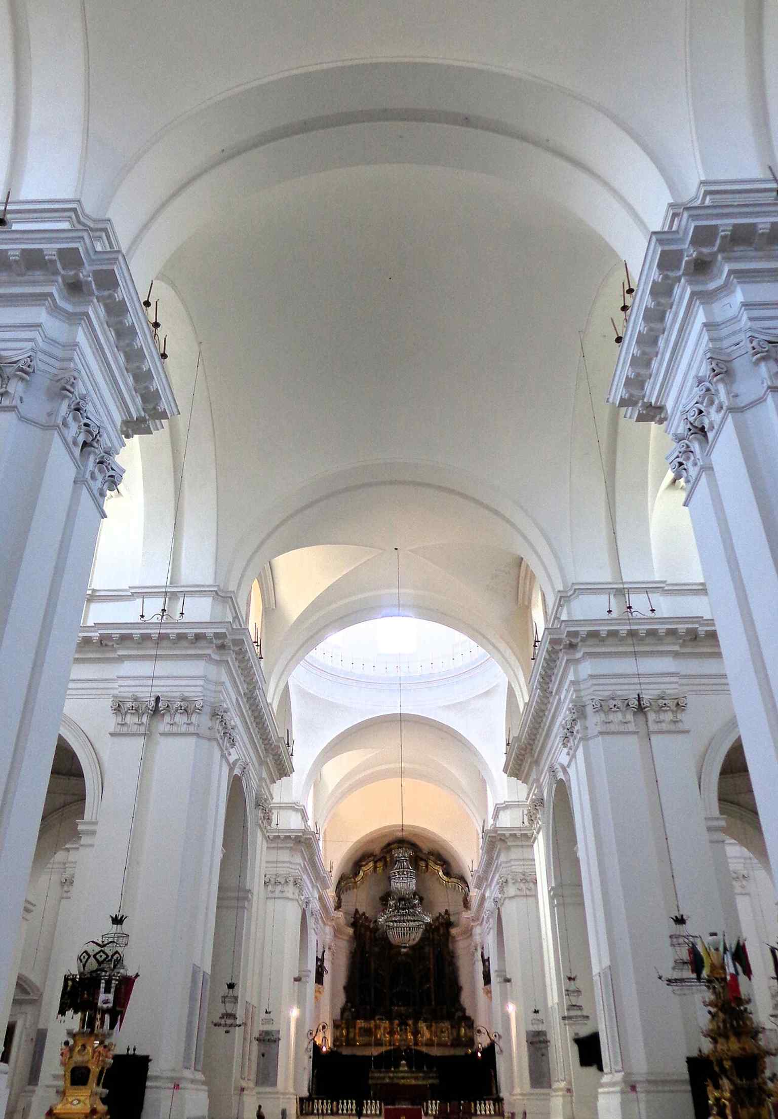 The soaring cupola and central crossing — one of the key features completed by Stefano Ittar and visible from deep inside the church.