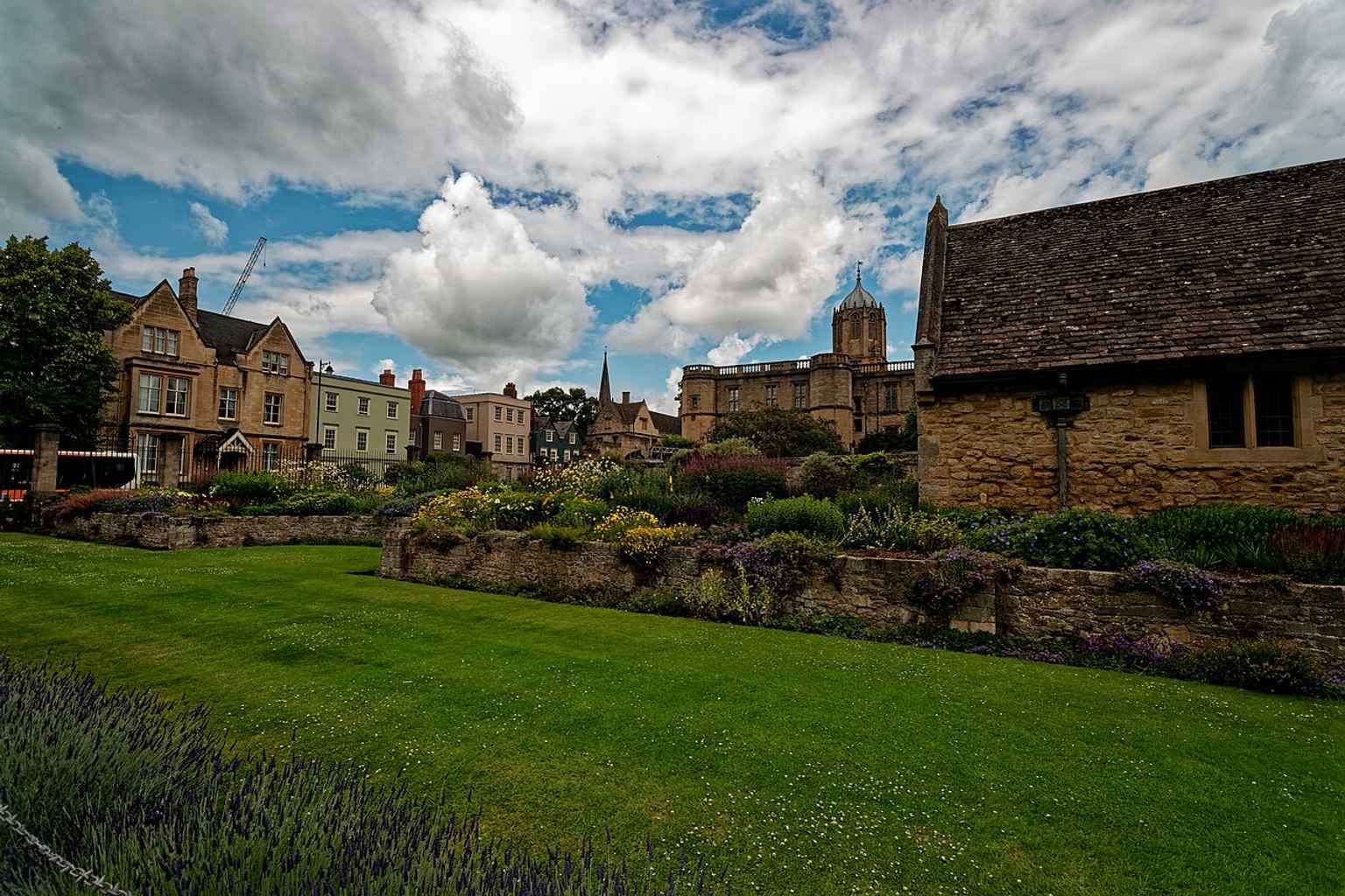 Another Broad Walk perspective on Tom Tower, useful for showing its setting within Christ Church’s grounds and historic architecture.