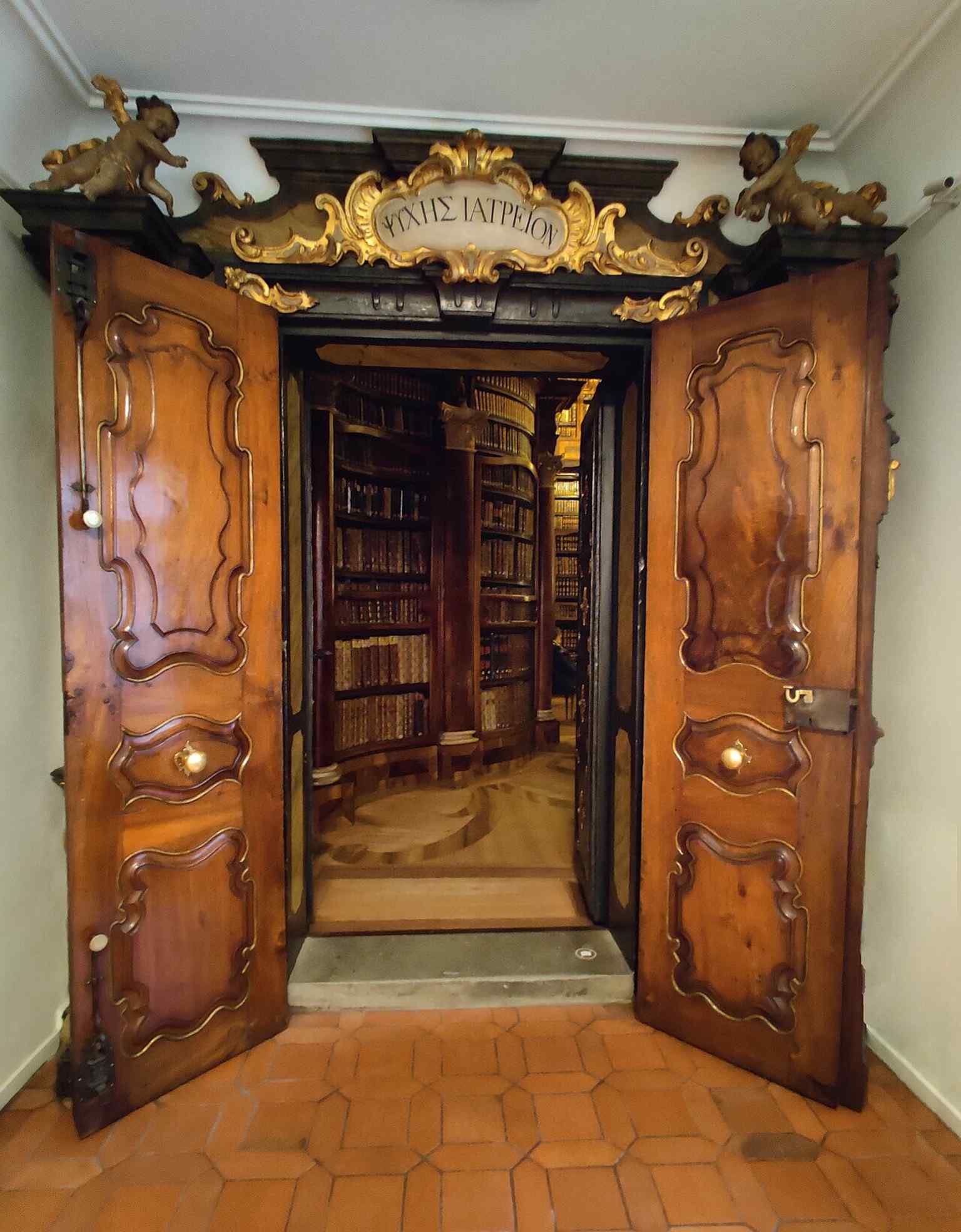 The library entrance with the Greek motto “Psyches Iatreion” — the famous “healing place of the soul” inscription above the portal.
