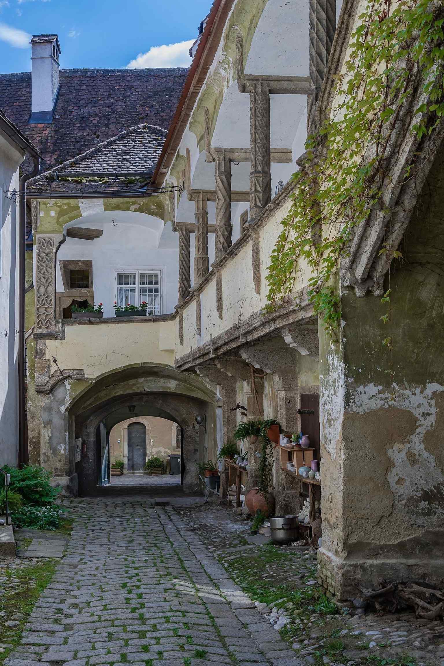 The courtyard reveals the mix of Gothic arcades and Renaissance sections that make the Dunklhof one of Steyr’s most remarkable arcaded courtyards.