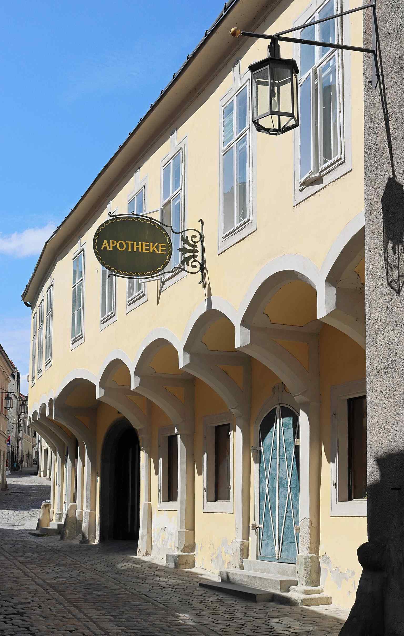 A closer look into the arkadenhof, where the restored courtyard gives a strong sense of the building’s Renaissance character and careful preservation.