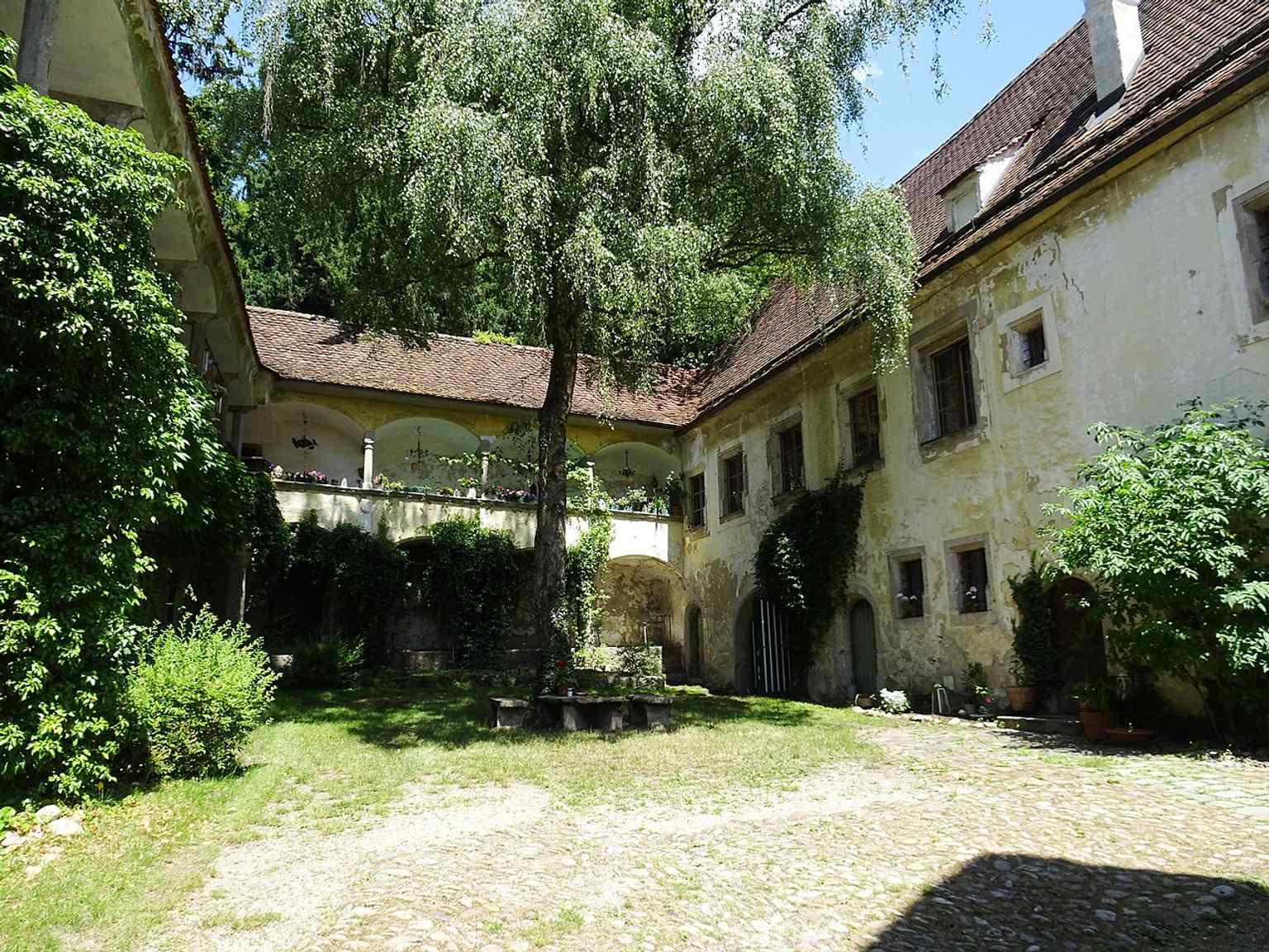 This courtyard detail helps illustrate the restored historic fabric, including the old handmade roof tiles reused in the arkadenhof.