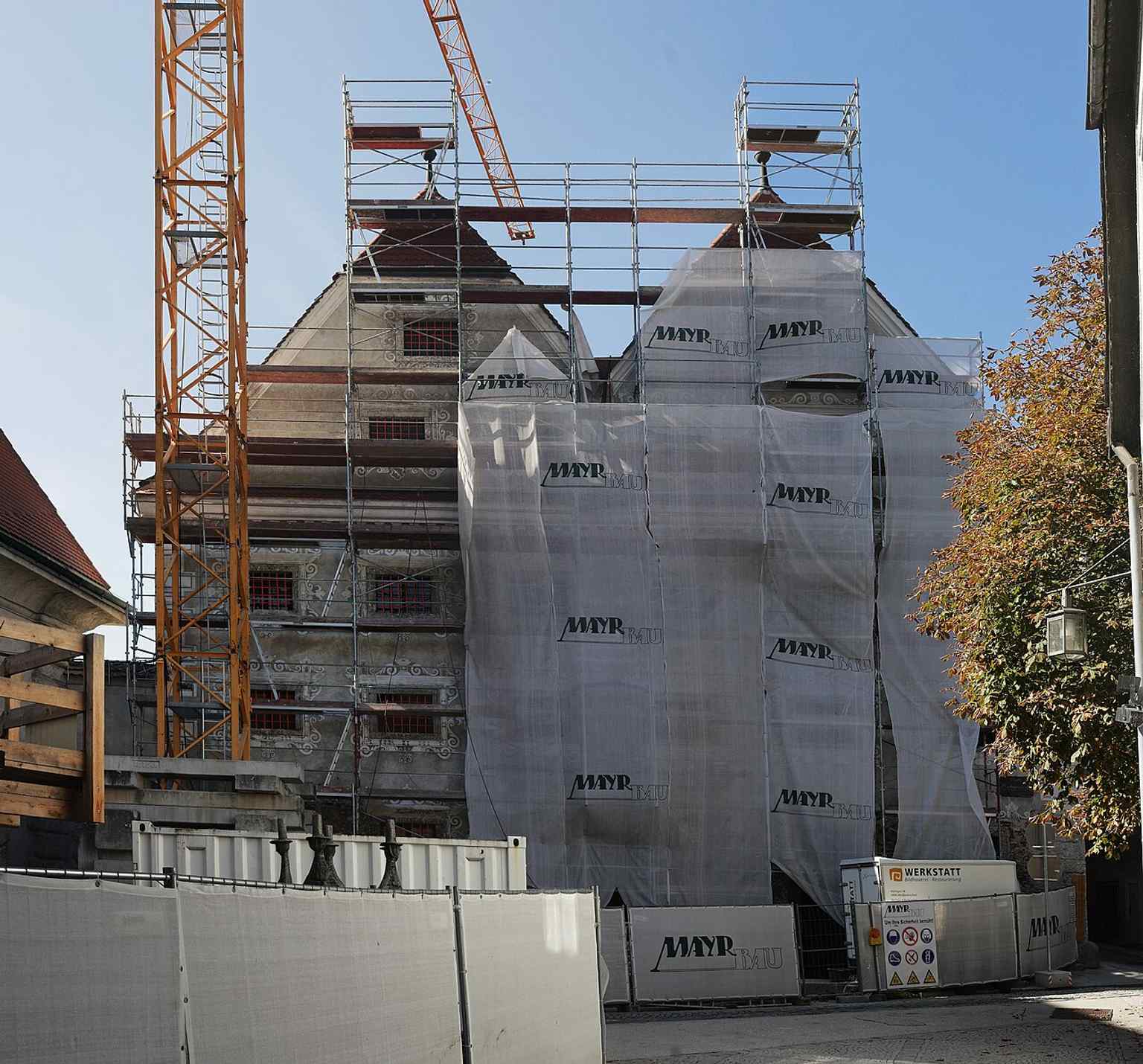The Innerberger Stadel under scaffolding during museum renovation work, a useful record of the building before the 2021 Upper Austrian state exhibition.