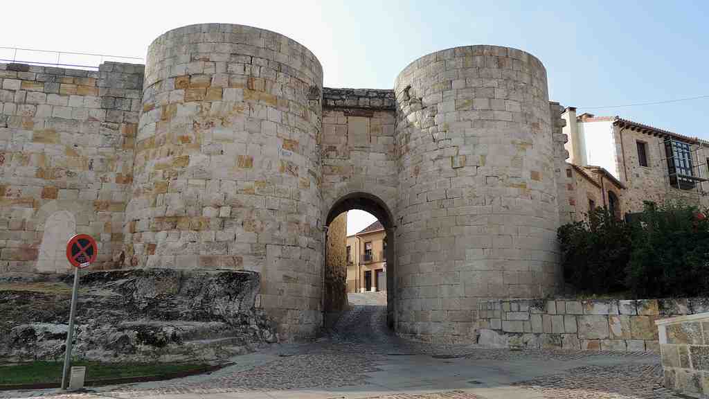 Doña Urraca Gate