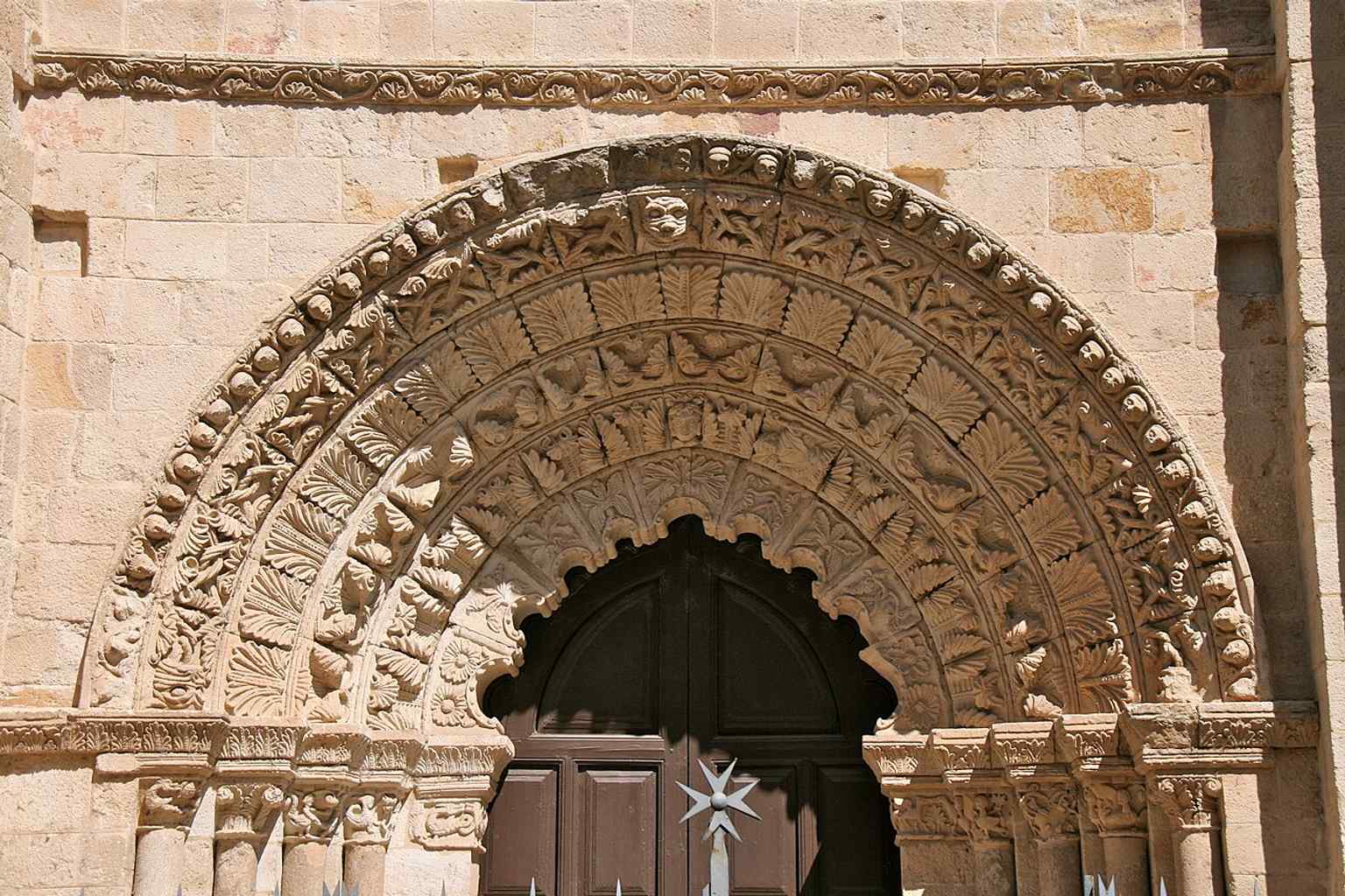 The south portal is the landmark’s most famous doorway, where some sources say the city council once gathered.