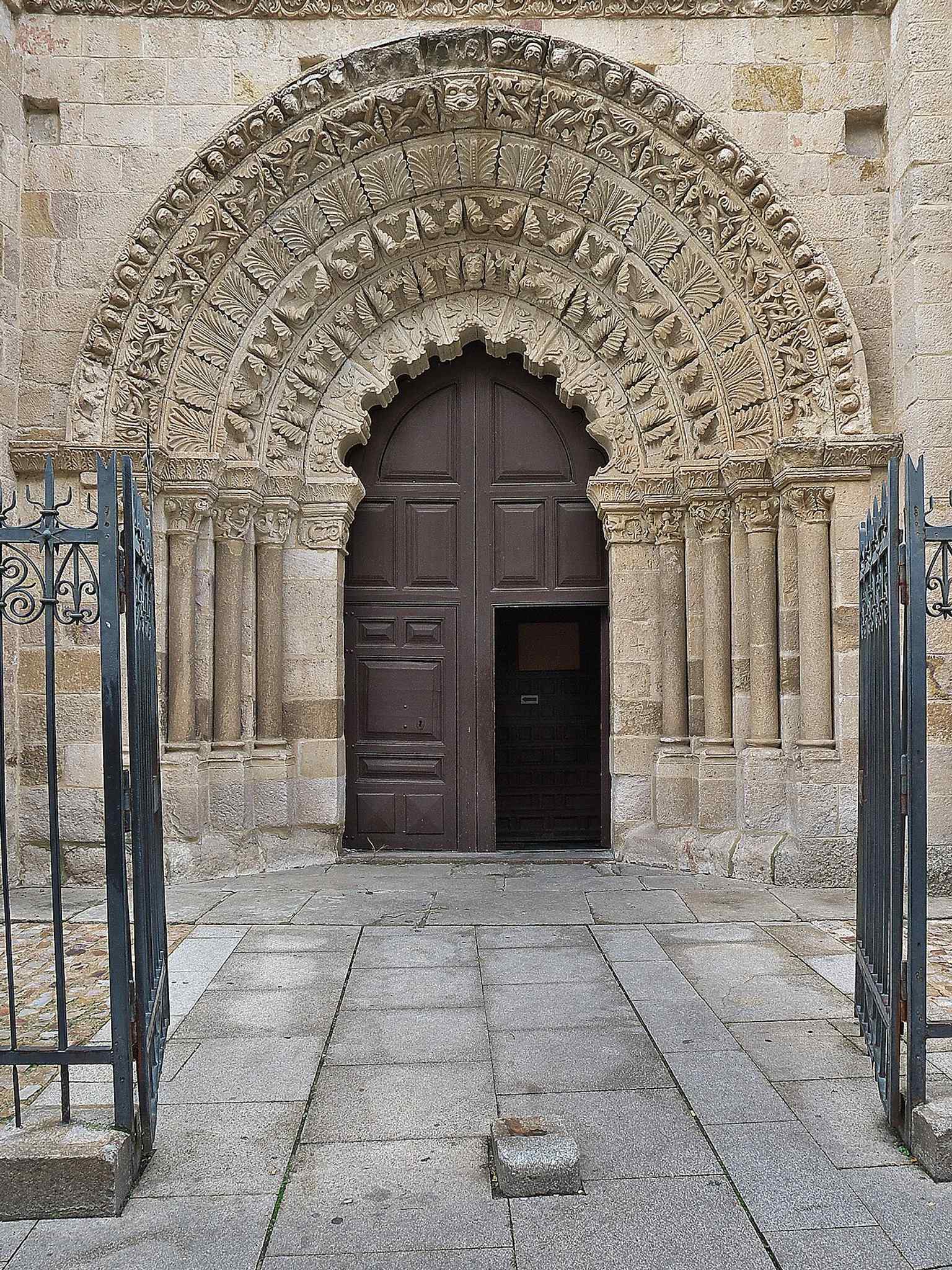 This 12th–13th century south portal is one of the church’s signature Romanesque features and likely its oldest major part.