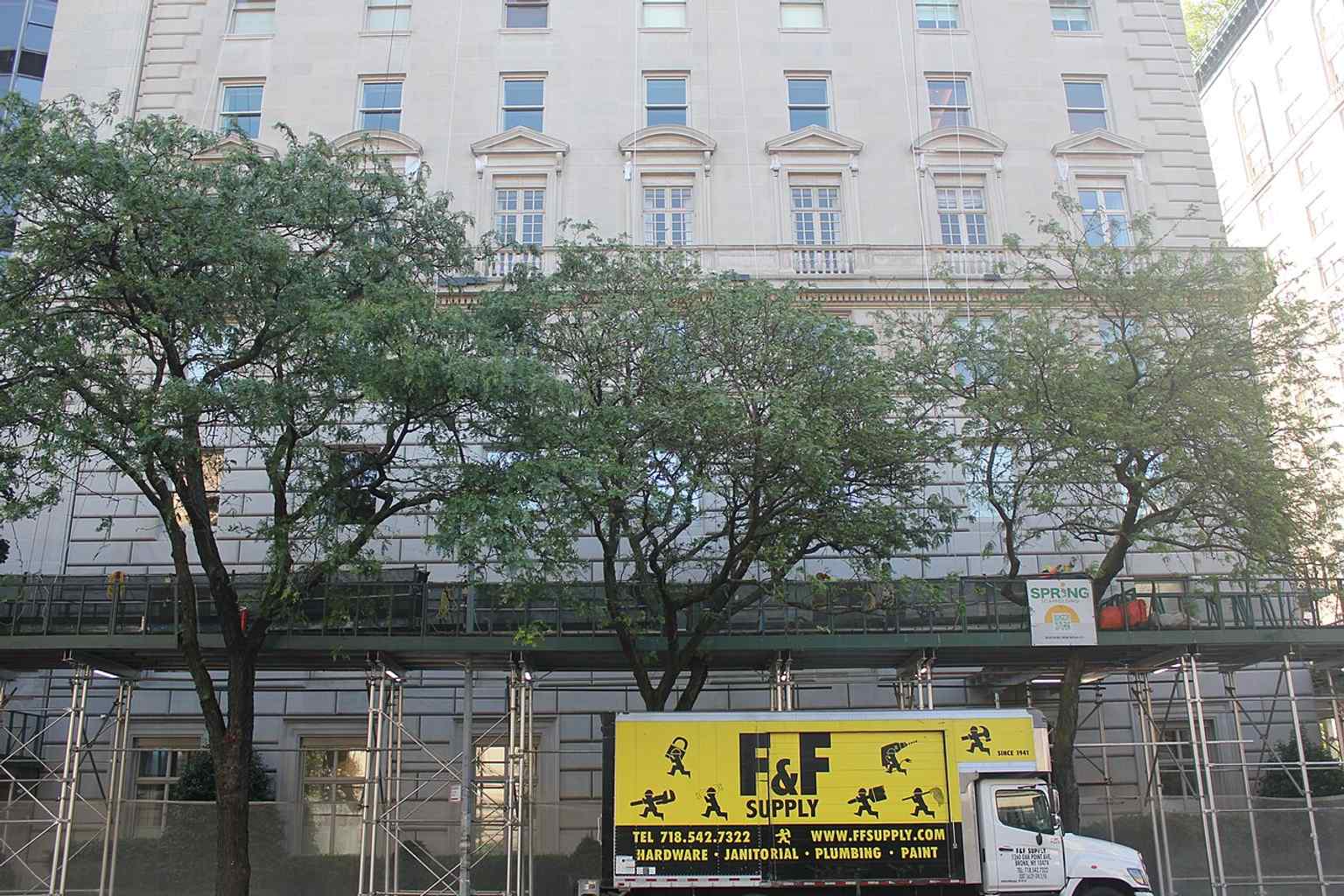 A street-level perspective of 998 Fifth Avenue, showcasing its significant presence on the Upper East Side, a neighborhood that eventually embraced luxury apartment living.