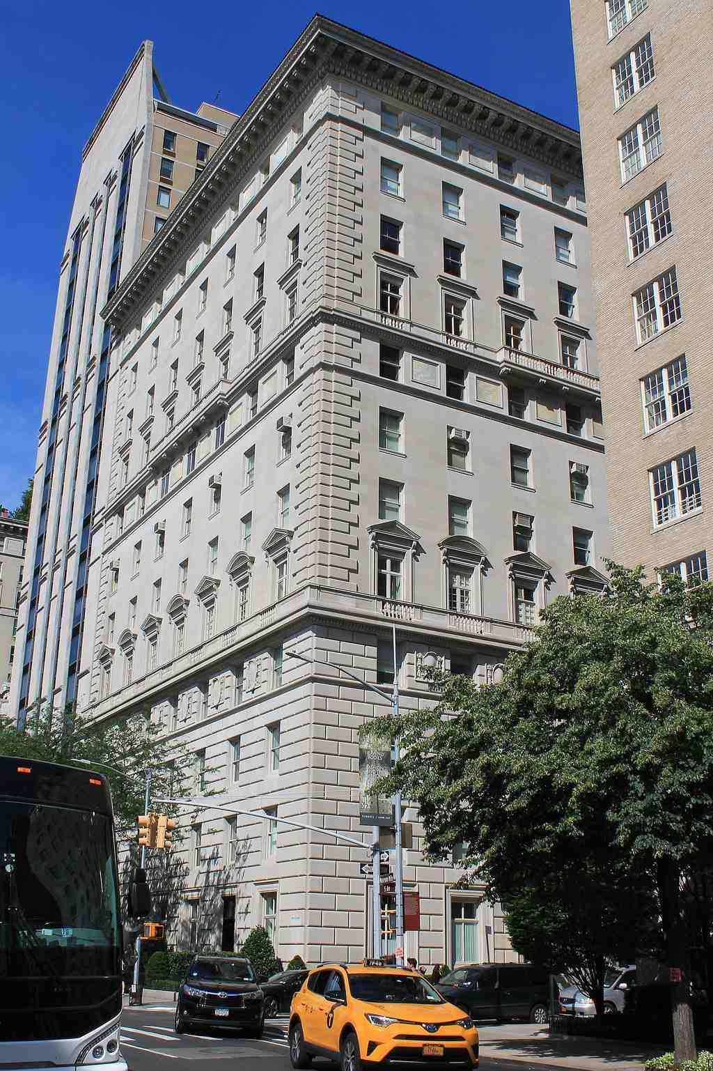 998 Fifth Avenue