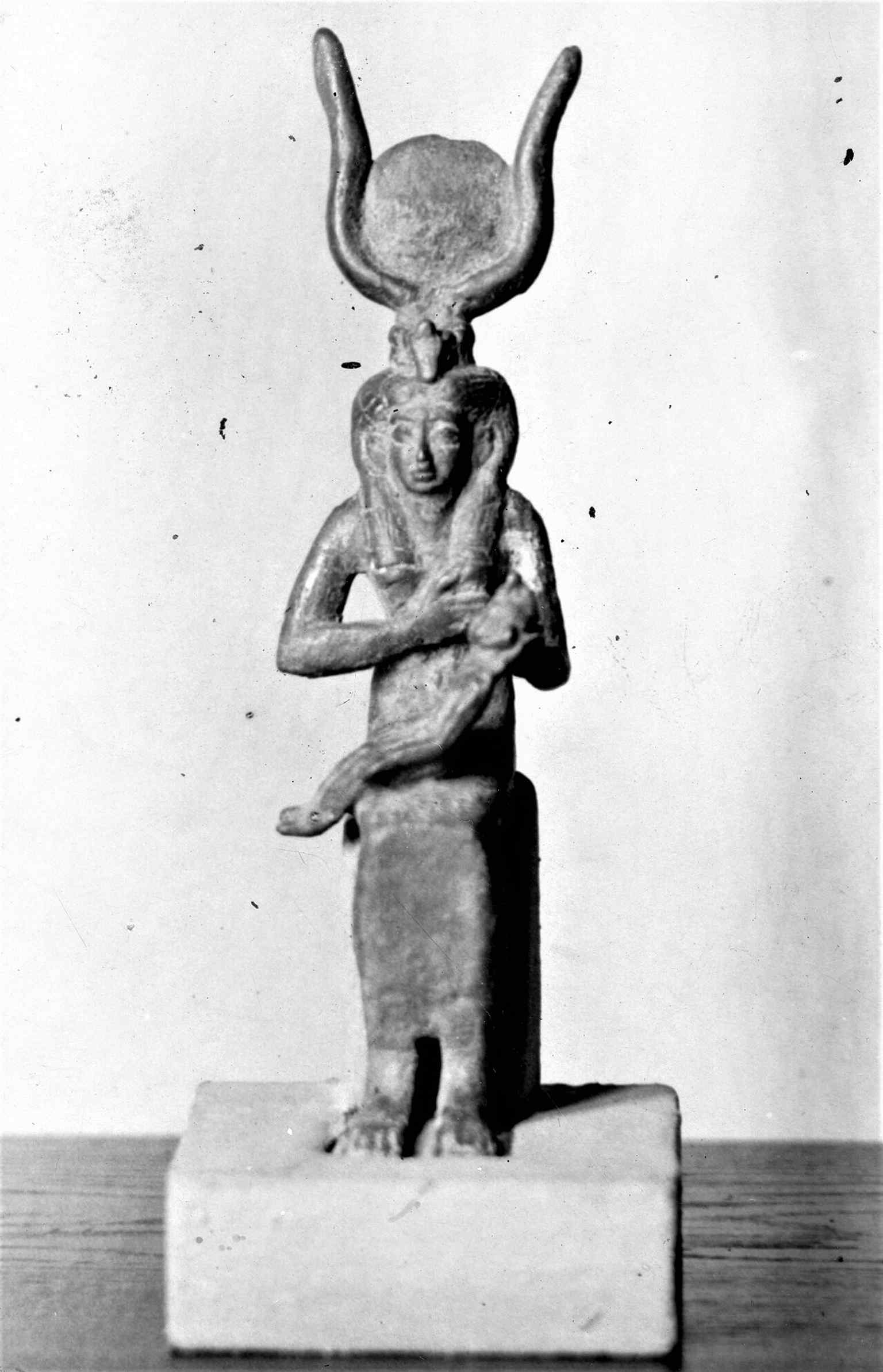 An Egyptian statue in the ancient art collection, reflecting MNW’s major holdings from ancient Egypt, Greece and Rome.