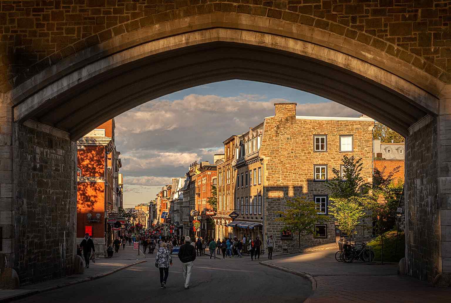 Saint-Jean Gate is one of the reconstructed monumental gates preserved after Lord Dufferin’s intervention in the 1870s.