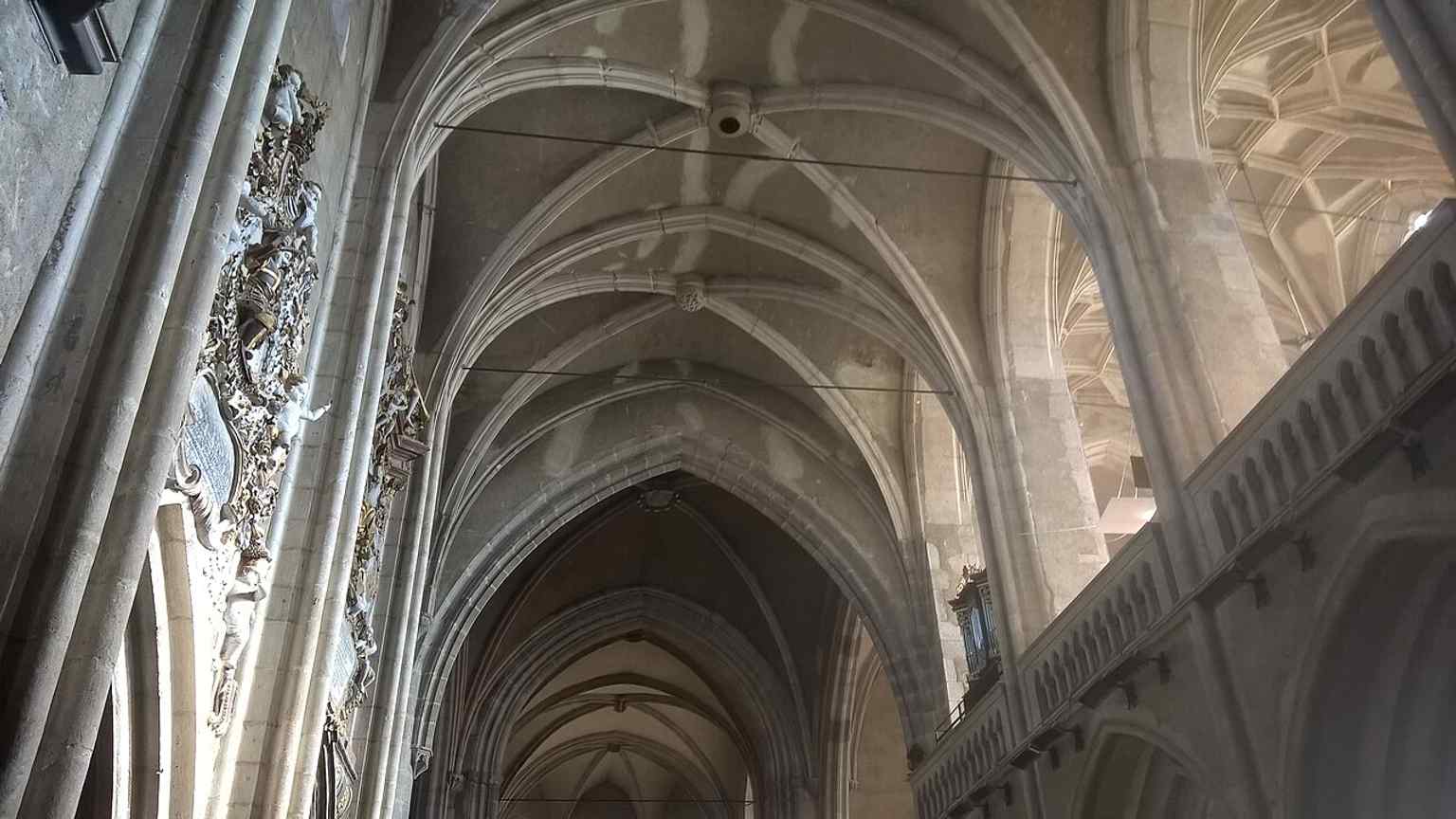 Admire the intricate Gothic rib vaults that define the cathedral's interior, a hallmark of its 15th-century construction.