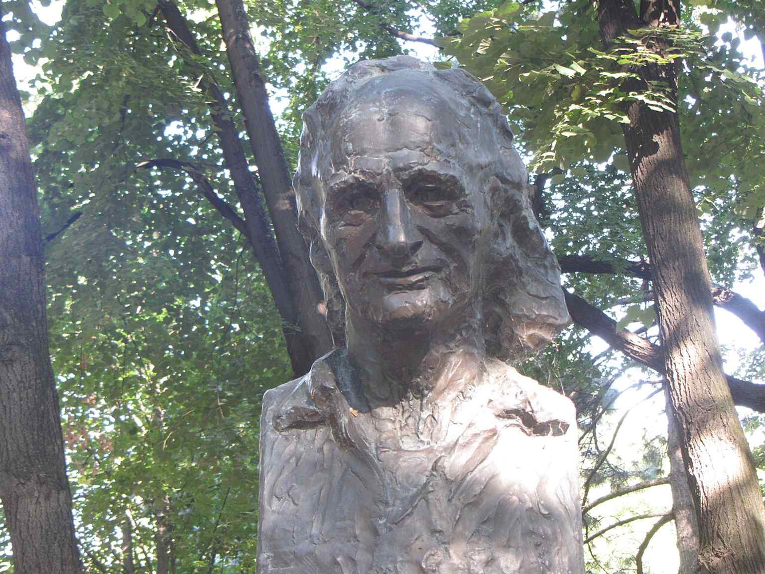 Bust of Grigore Vieru, reflecting the post-Soviet additions of Romanian and Bessarabian writers once left out under Soviet rule.