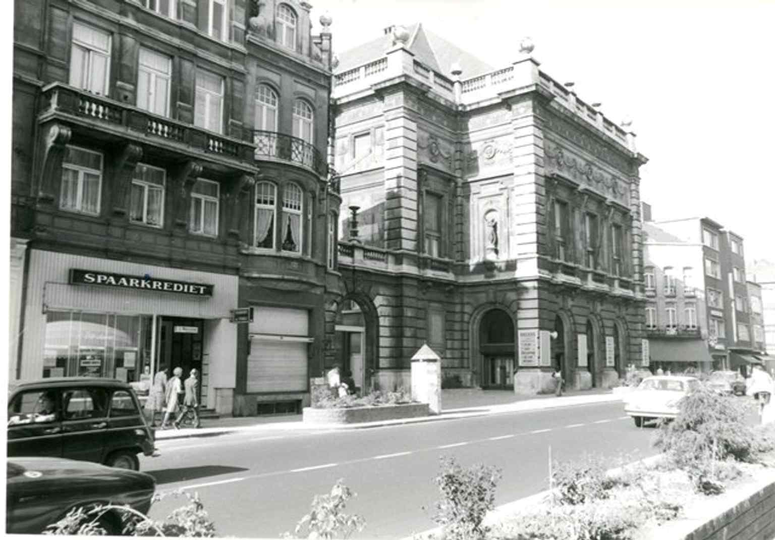 The theatre façade on Bondgenotenlaan in 1976, showing the rebuilt Stadsschouwburg as a historic Leuven landmark after the wartime destruction.
