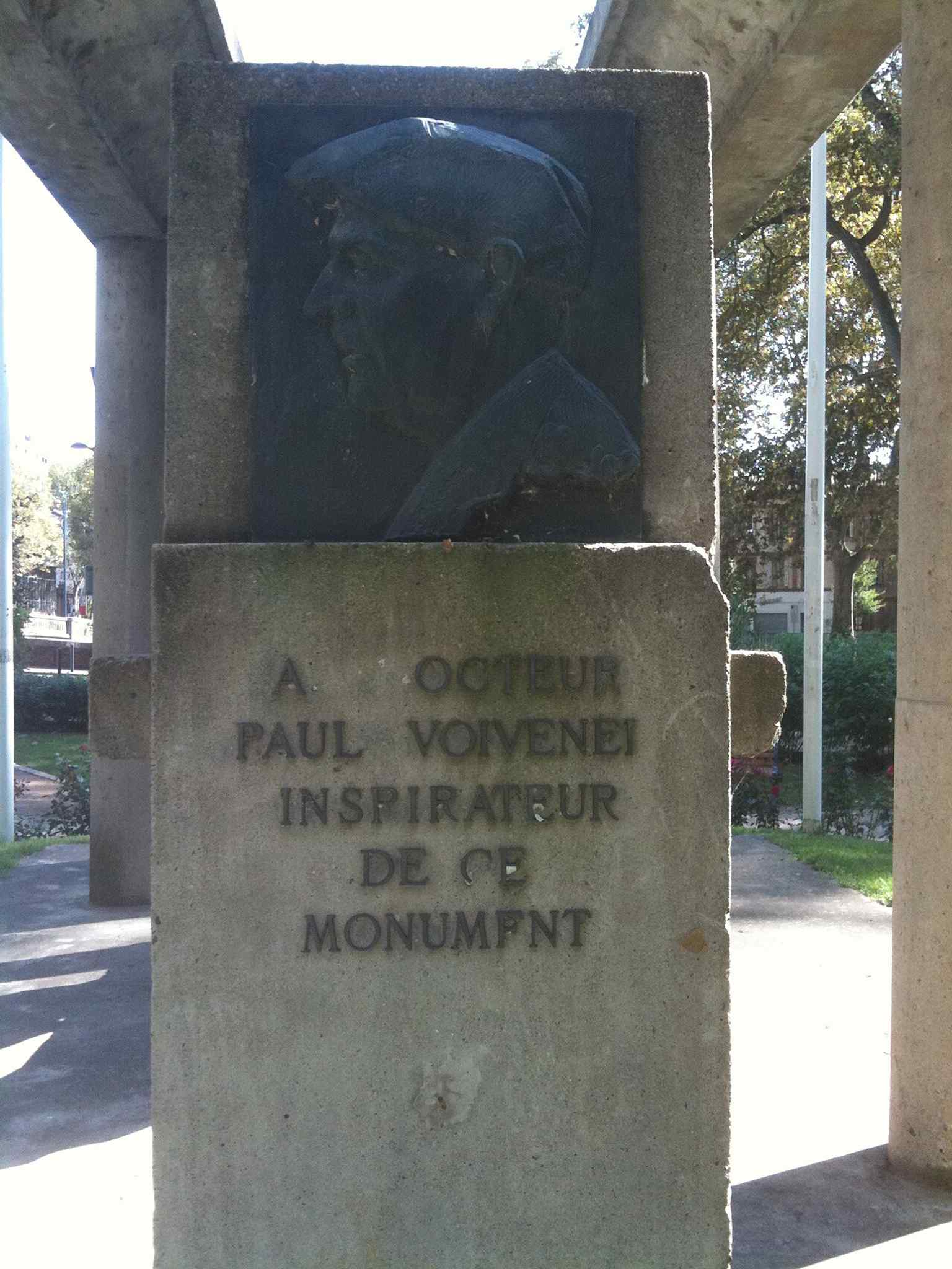 This view connects the sculpture to Paul Voivenel, the driving force behind Toulouse’s memorial project.