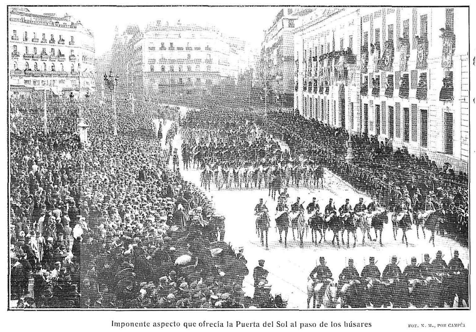 This 1910 print shows Puerta del Sol crowded with mounted hussars, evoking the plaza’s long role as a stage for public life.