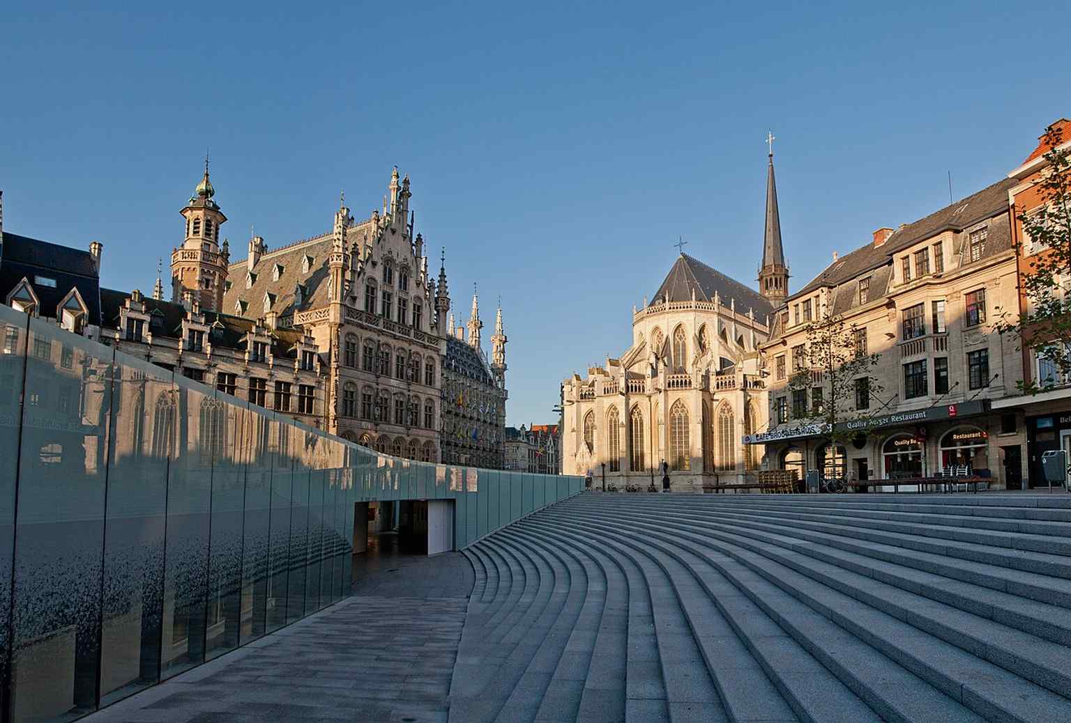 The choir seen from Fochplein highlights the eastern end of the basilica, where the medieval building campaign began.