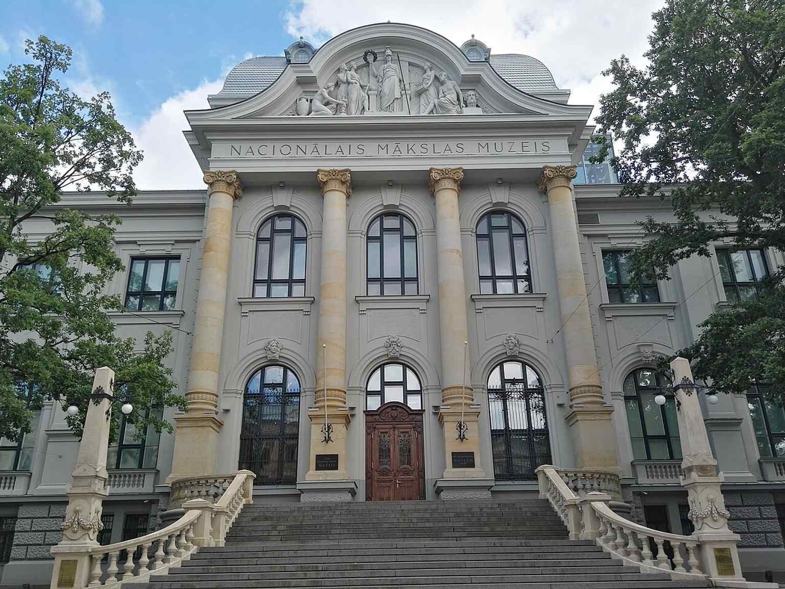 A close view of the museum’s stone stair and balustrade, echoing the lavish craftsmanship added to Neumann’s “Temple of Art.”