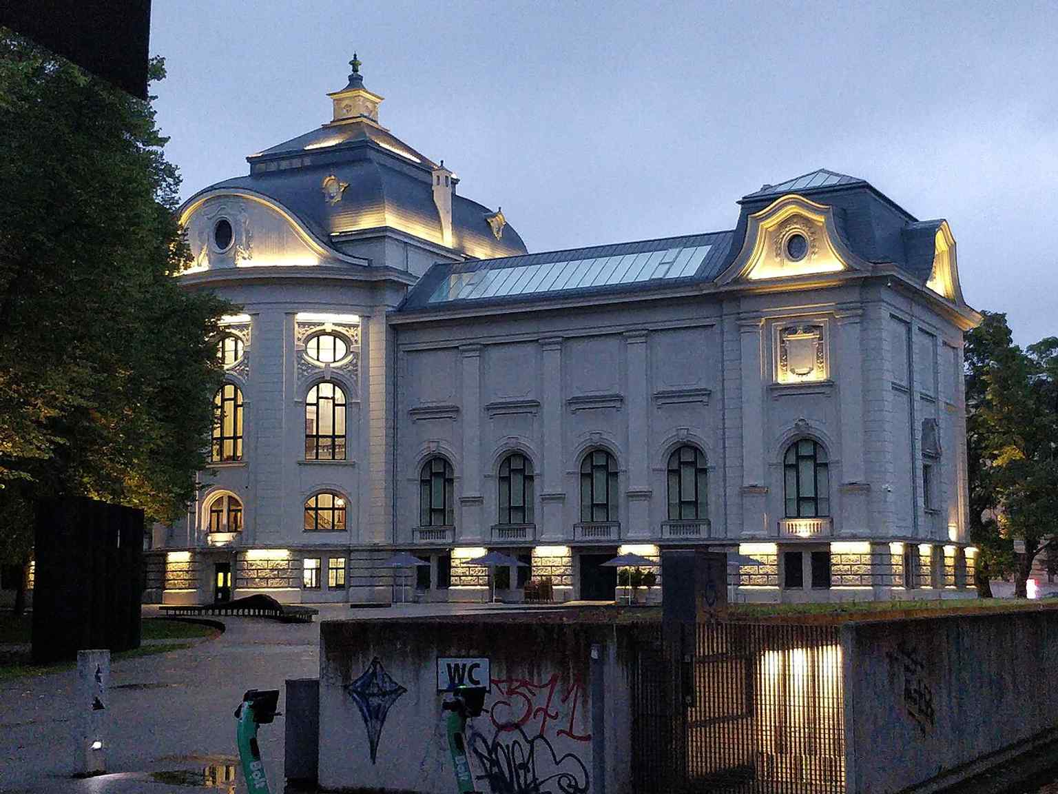 Seen from the park, this exterior shows the Latvian National Museum of Art next to Riga’s greenery, matching its landmark setting in Janis Rozentāls Square.